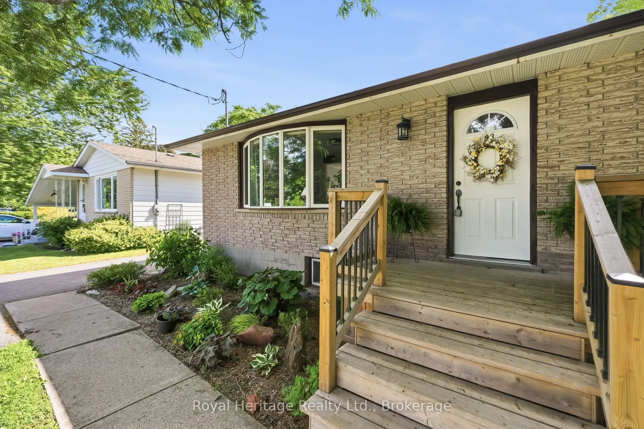 93 Division Street S