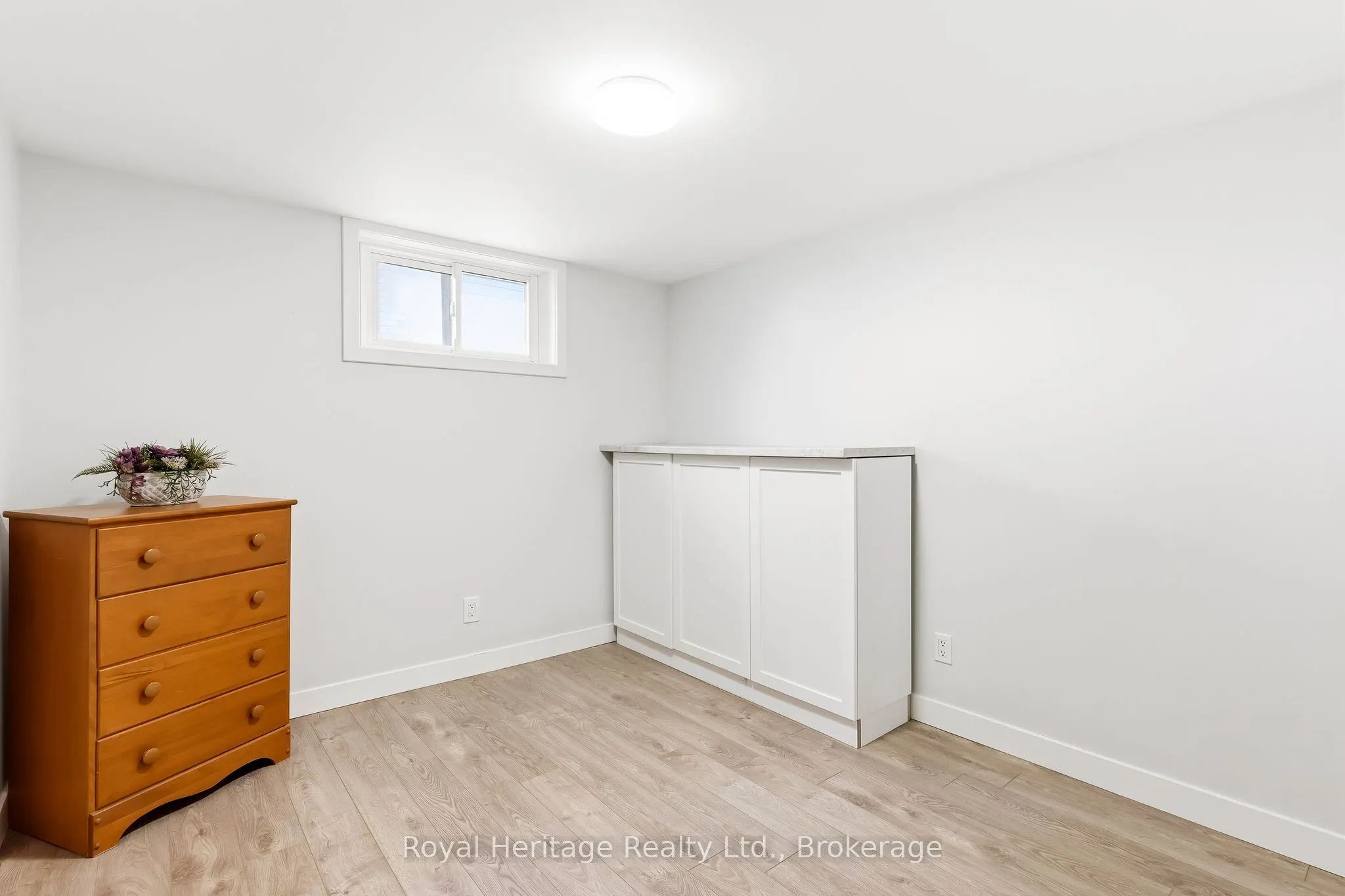 93 Division Street S