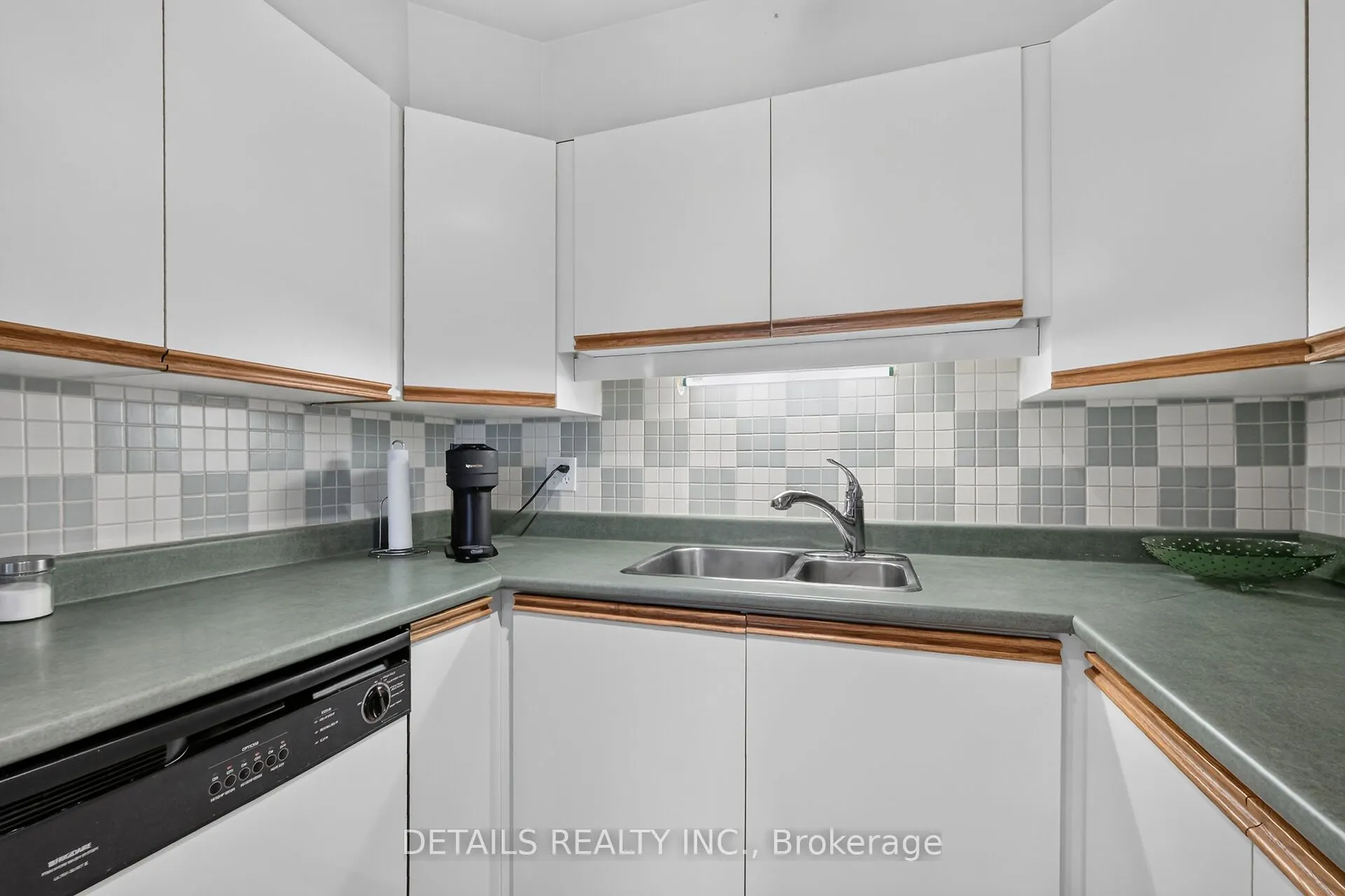 1 Stonebank Crescent #7
