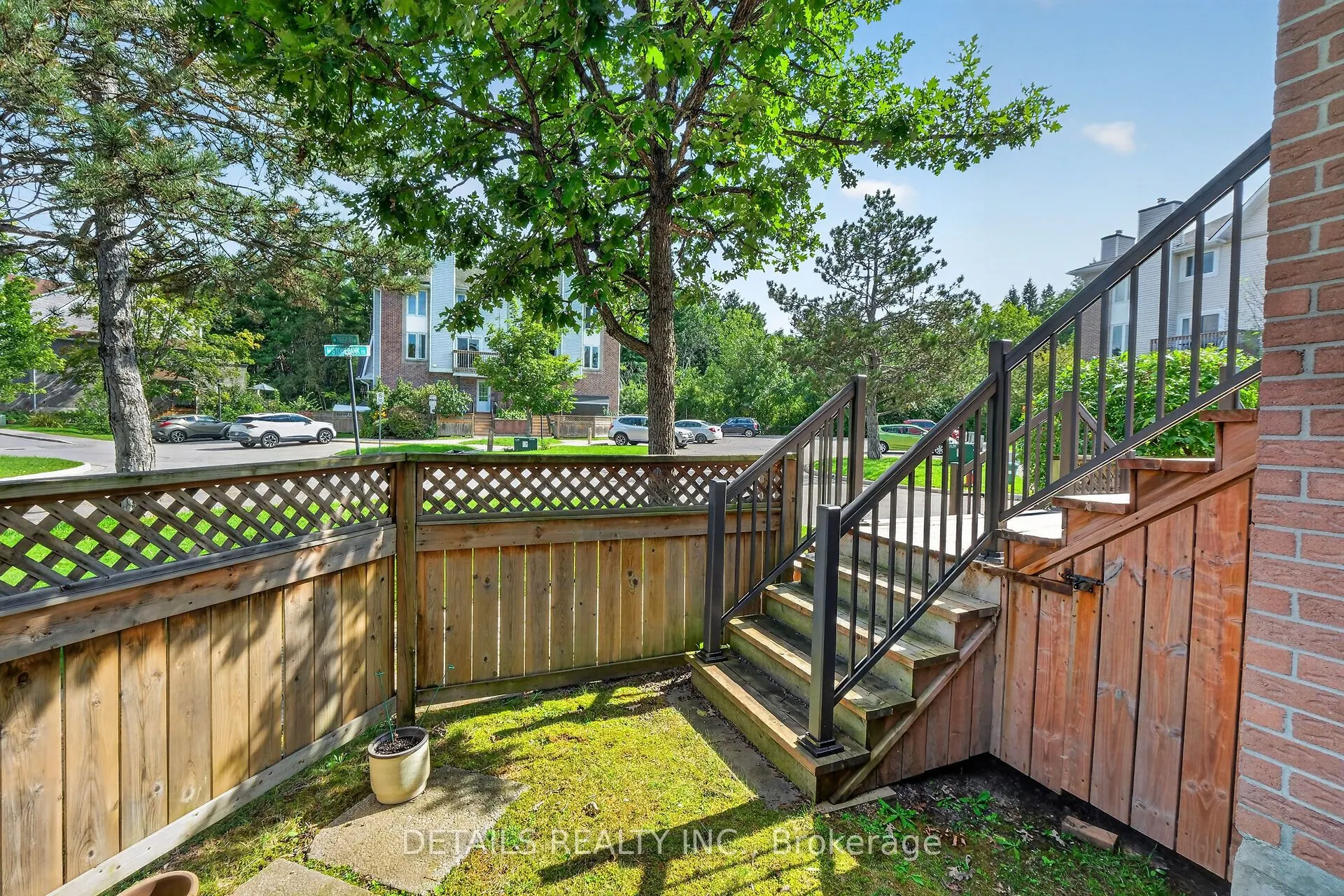 1 Stonebank Crescent #7