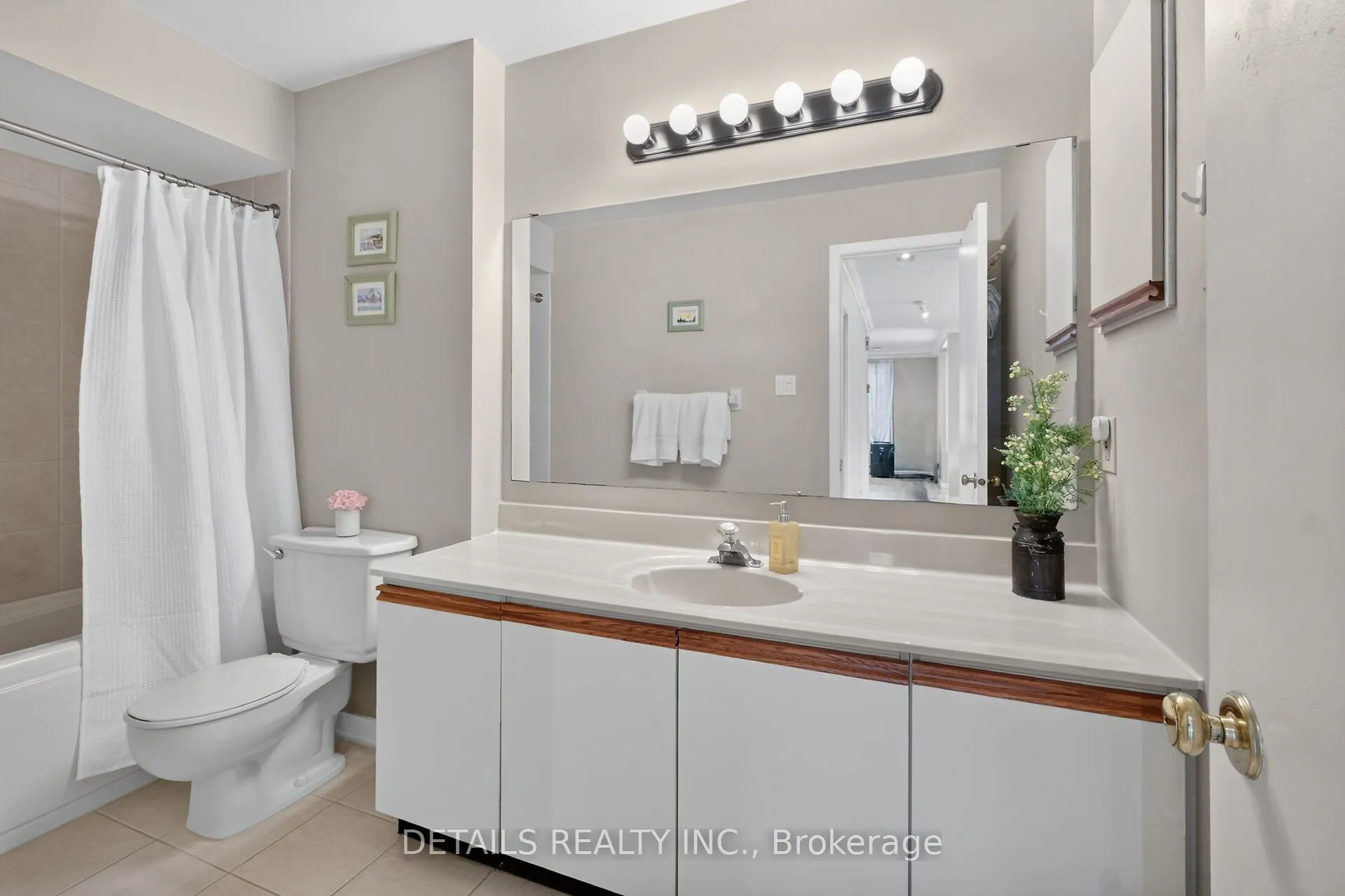 1 Stonebank Crescent #7
