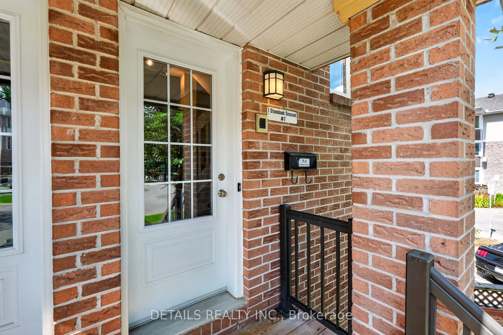1 Stonebank Crescent #7