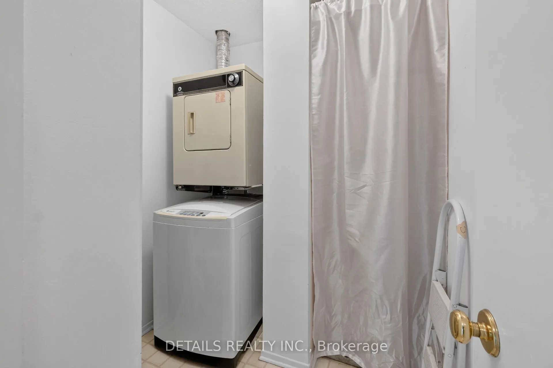1 Stonebank Crescent #7