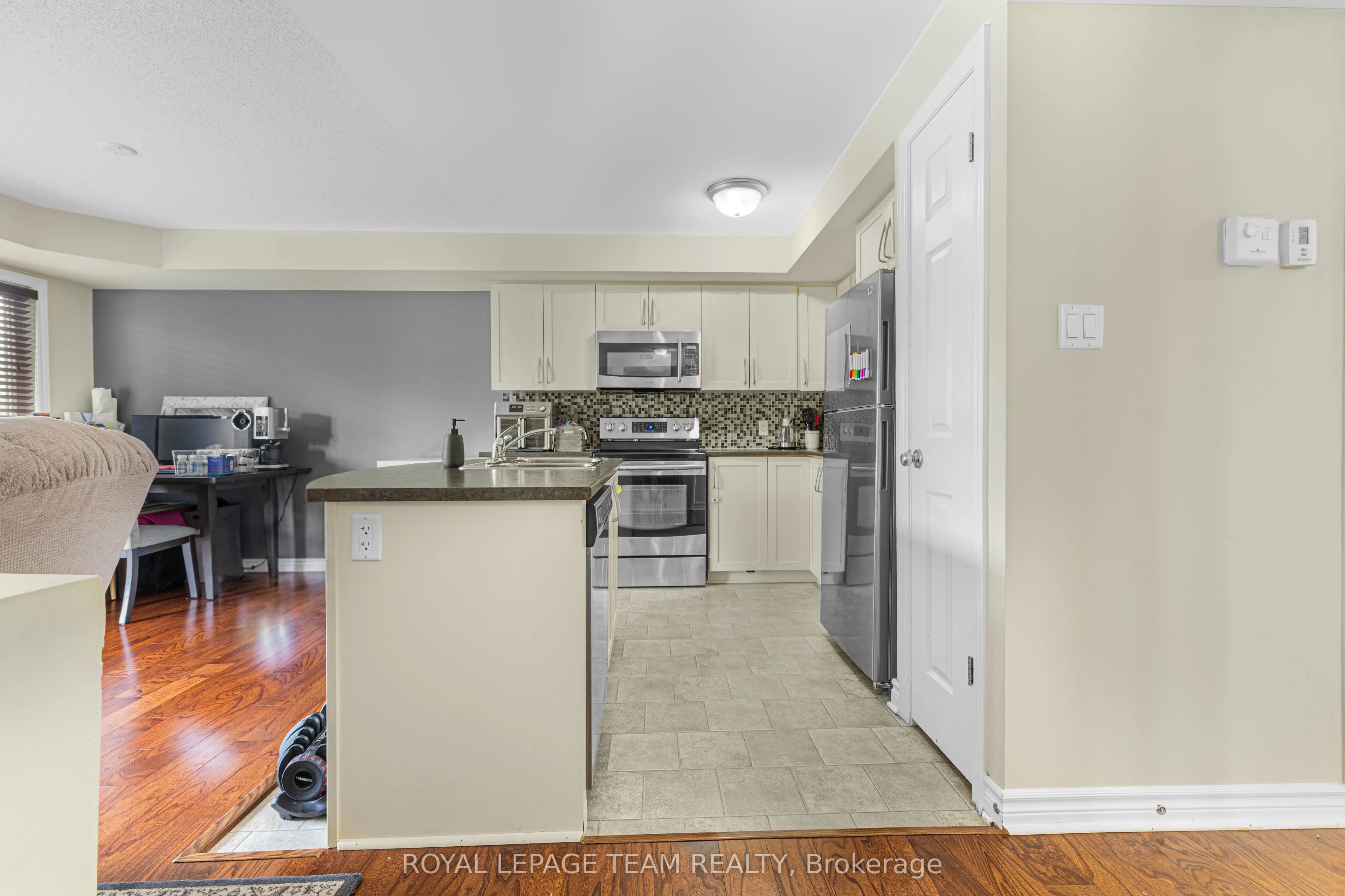 313 Cresthaven Drive #6