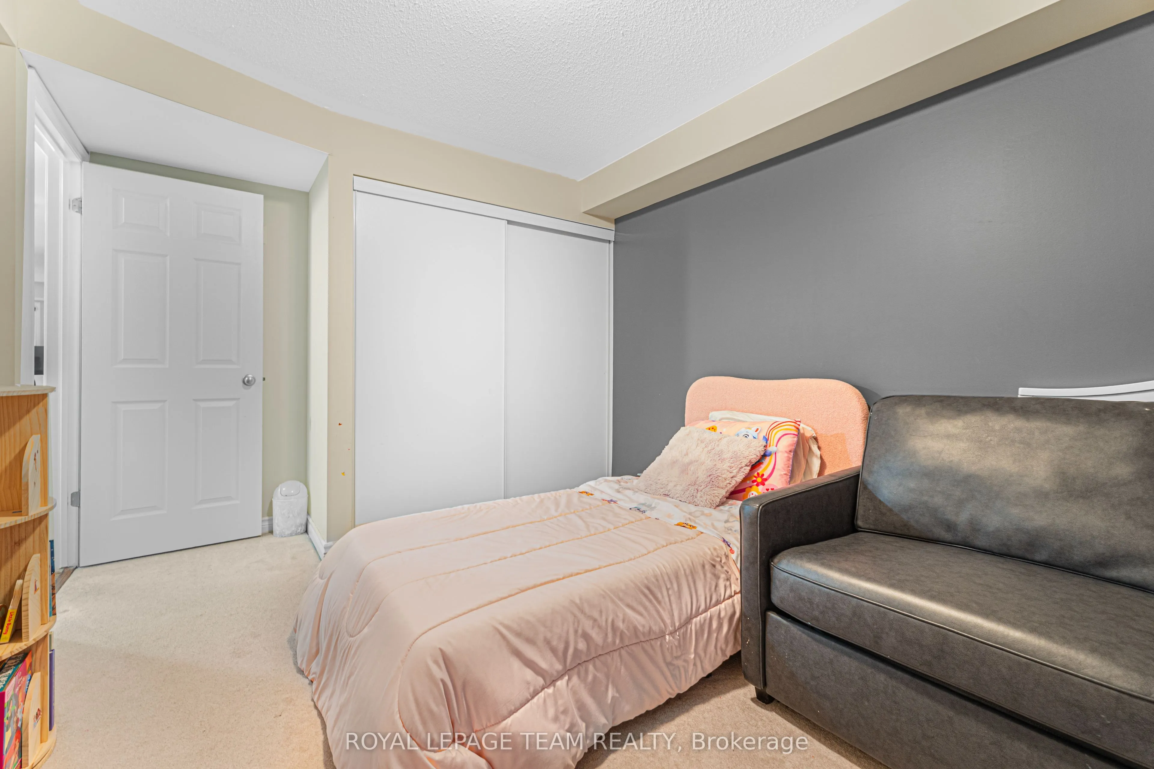 313 Cresthaven Drive #6