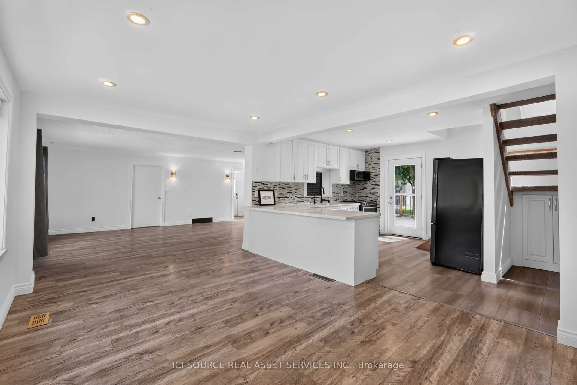 4284 Fly Road