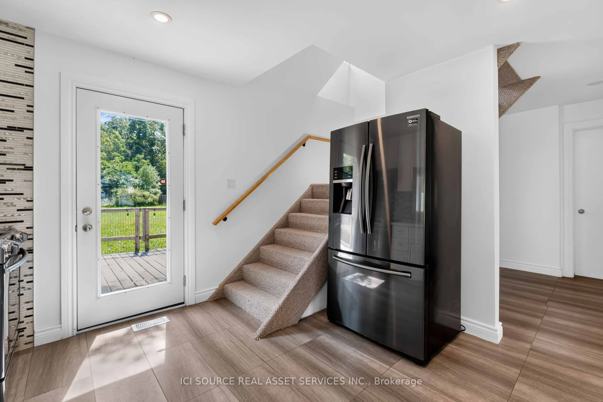 4284 Fly Road