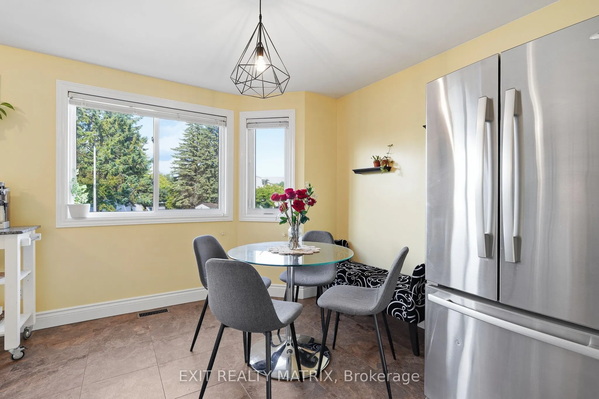 270 Fernleaf Crescent