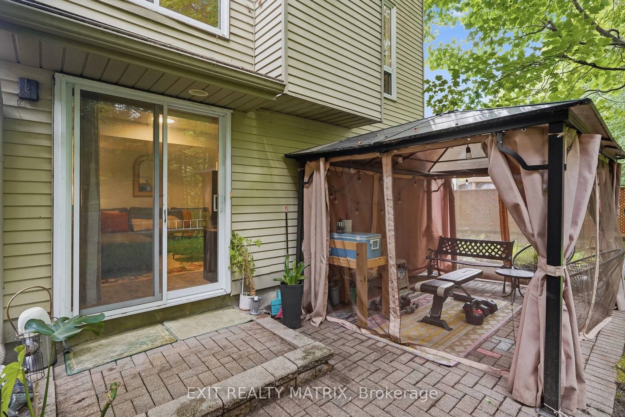270 Fernleaf Crescent