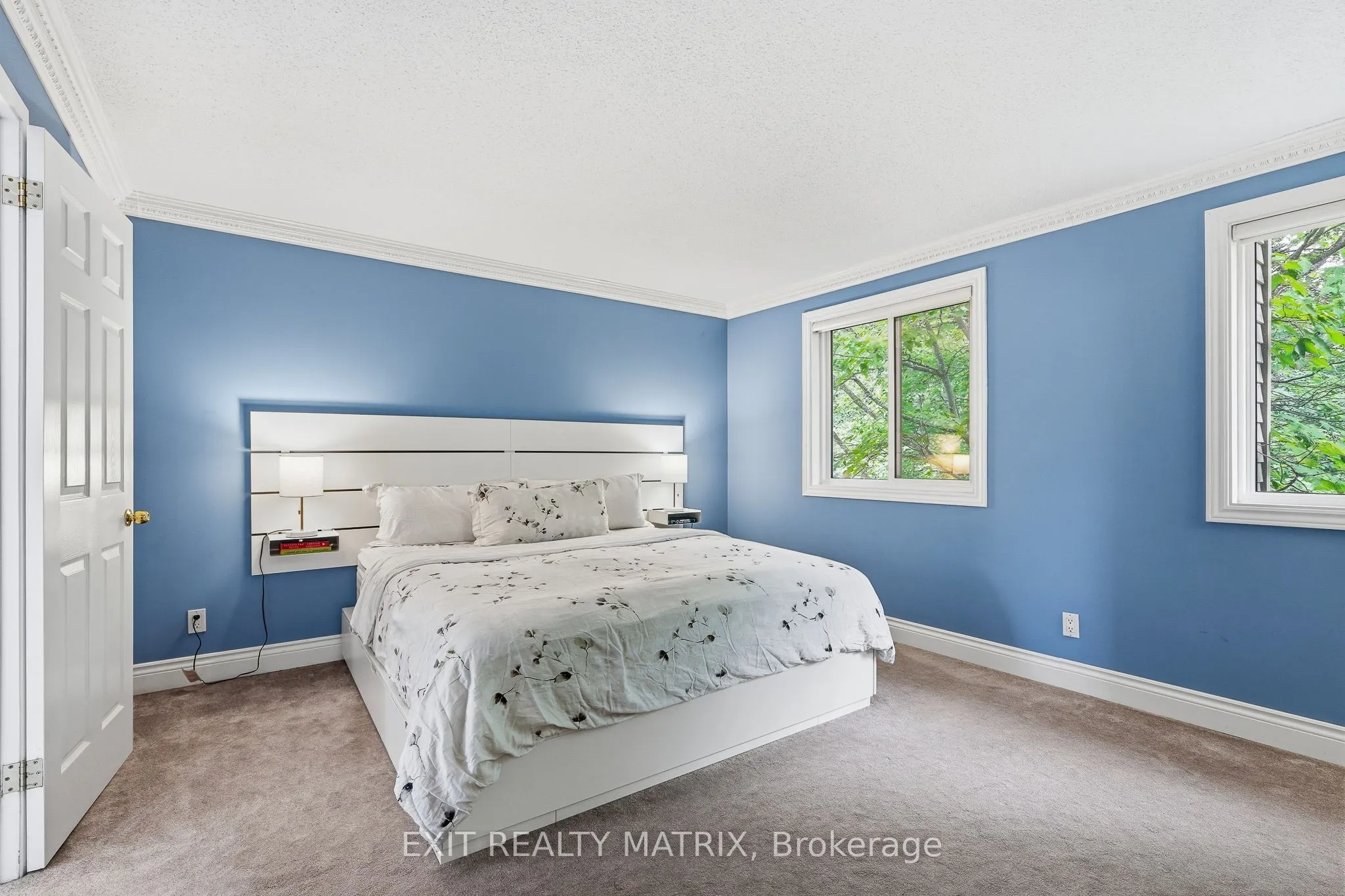 270 Fernleaf Crescent