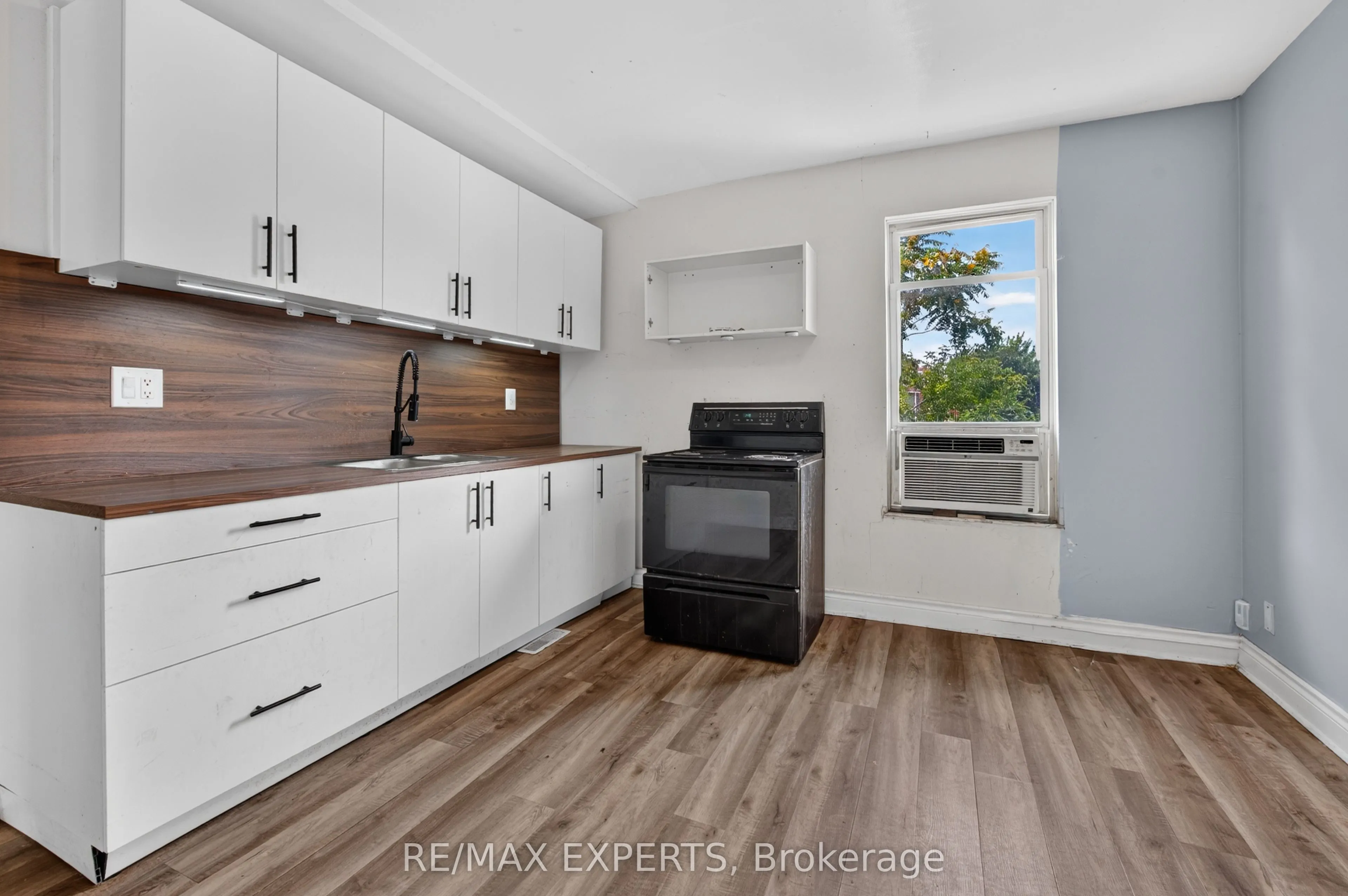 99 Leeming Street