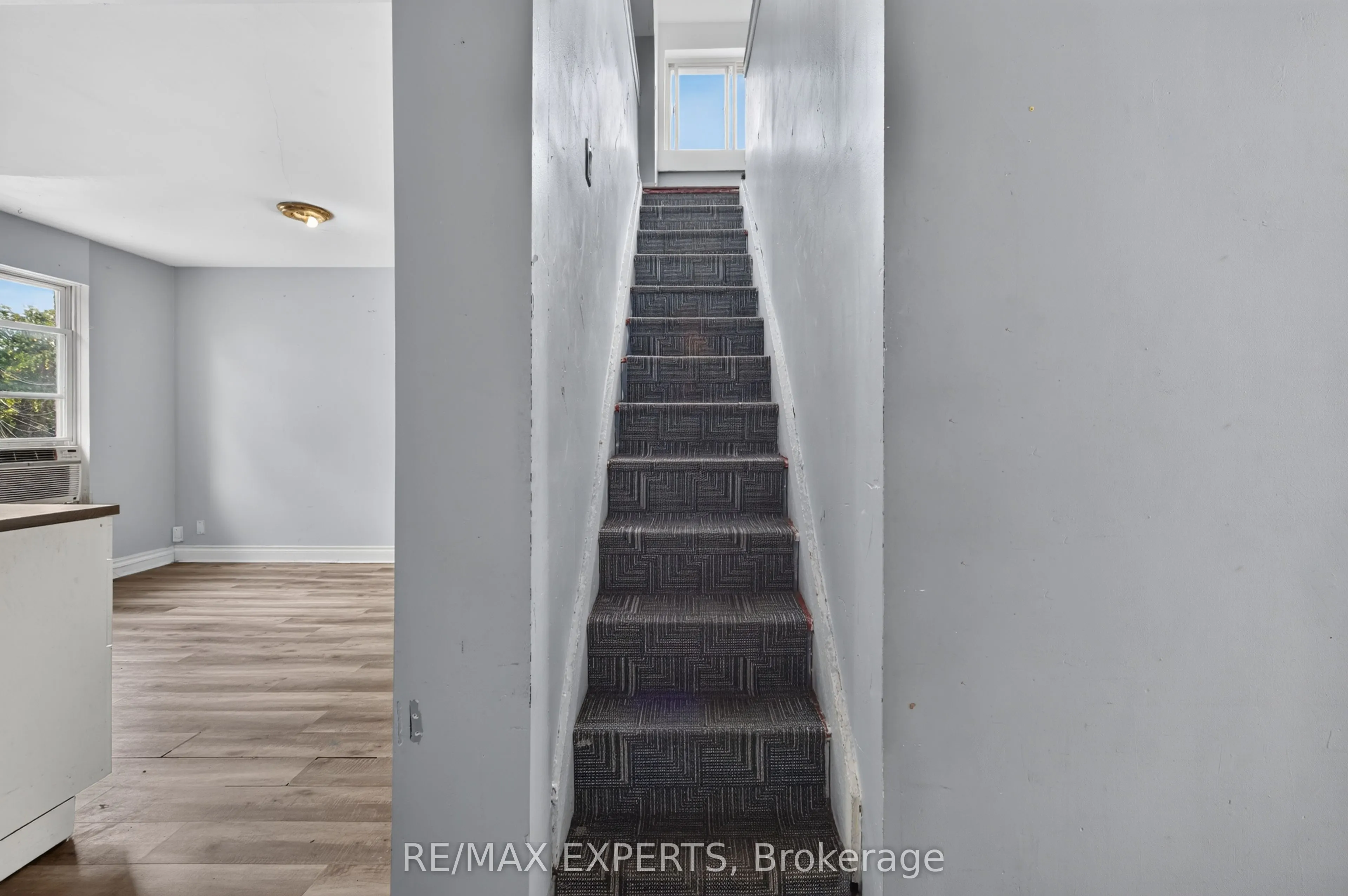 99 Leeming Street