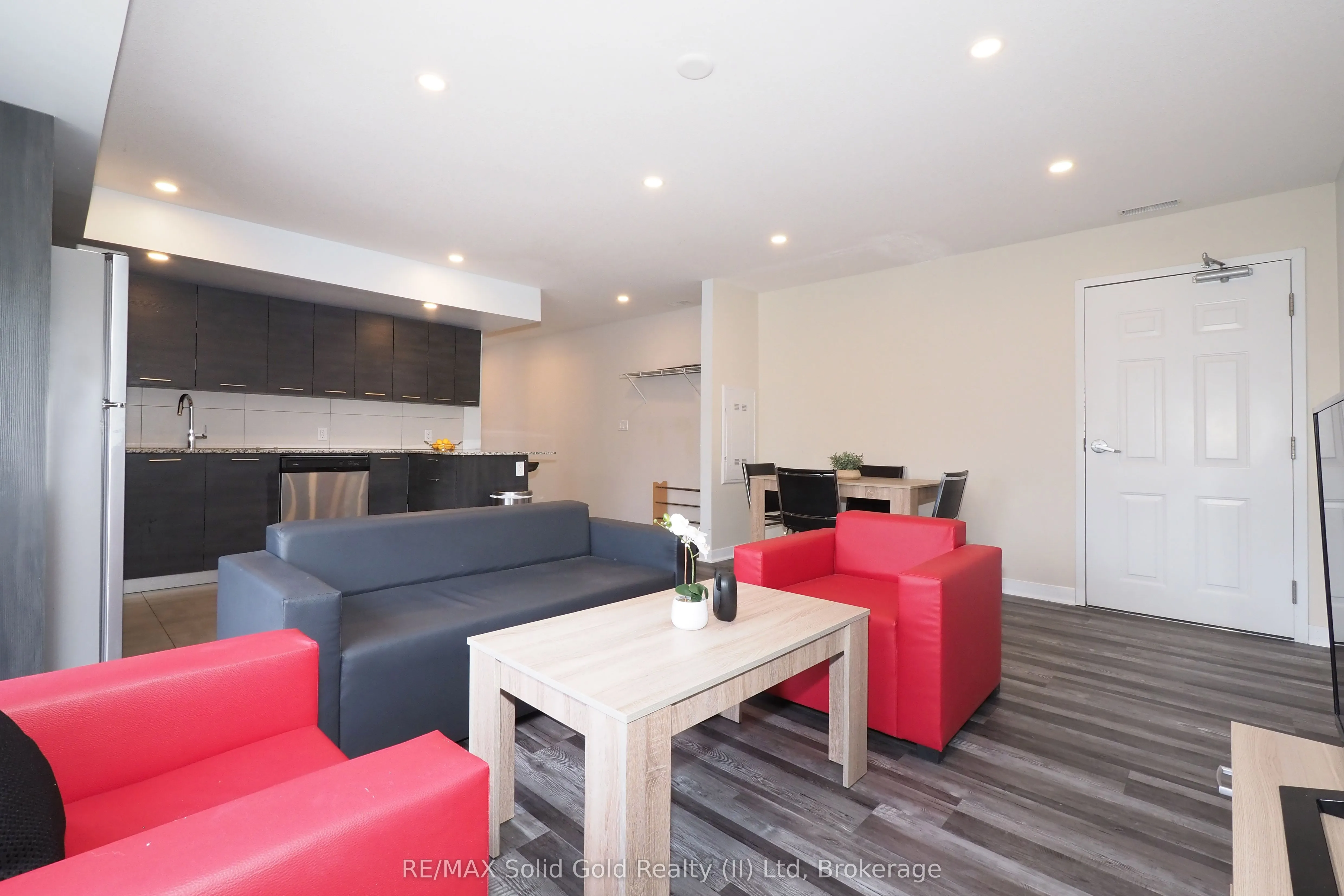 288 Albert Street #208