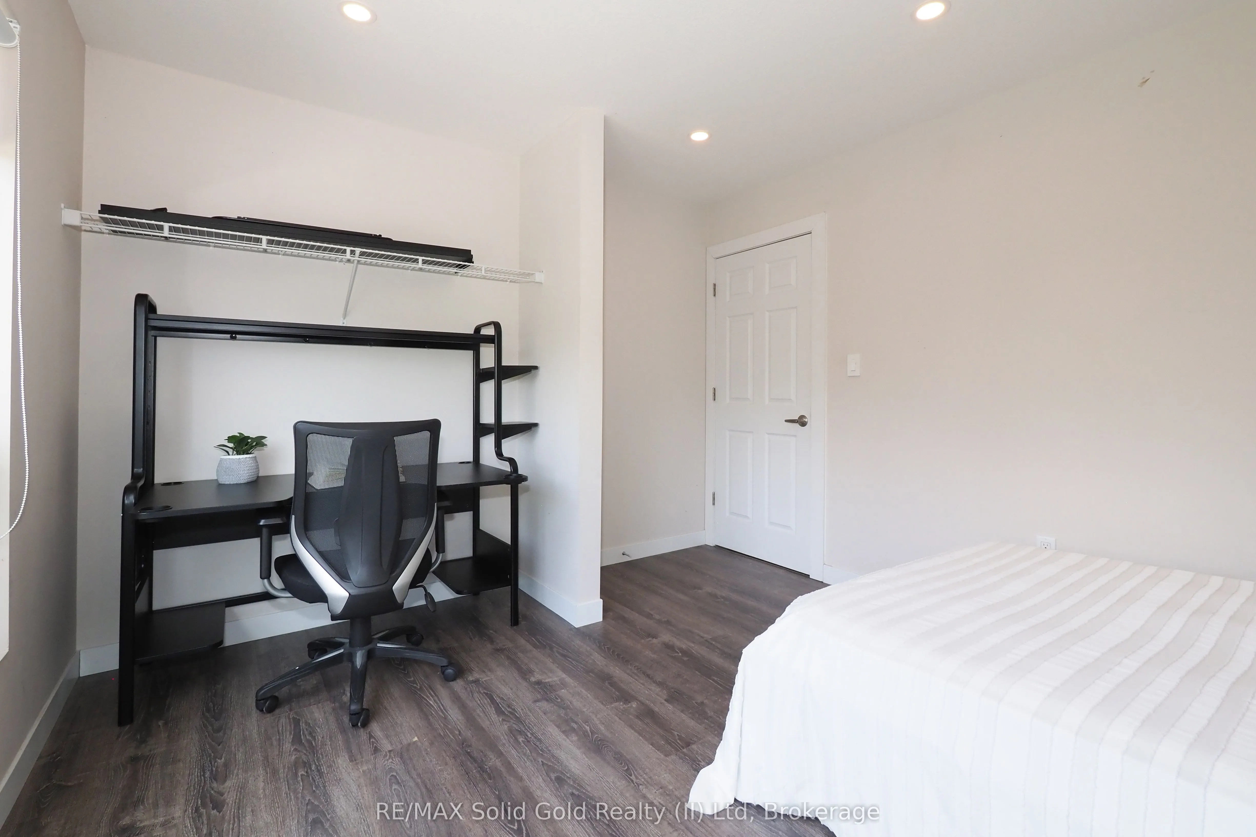 288 Albert Street #208