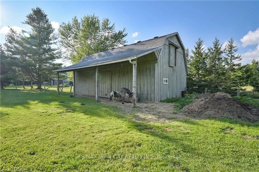 6471 Sideroad 15 Road