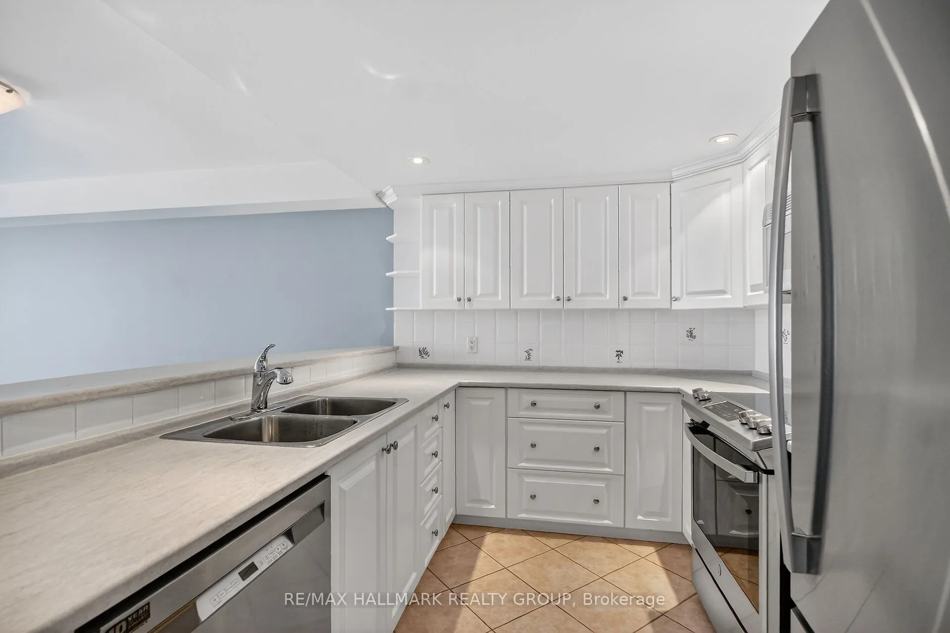 51 Robson Court #2B