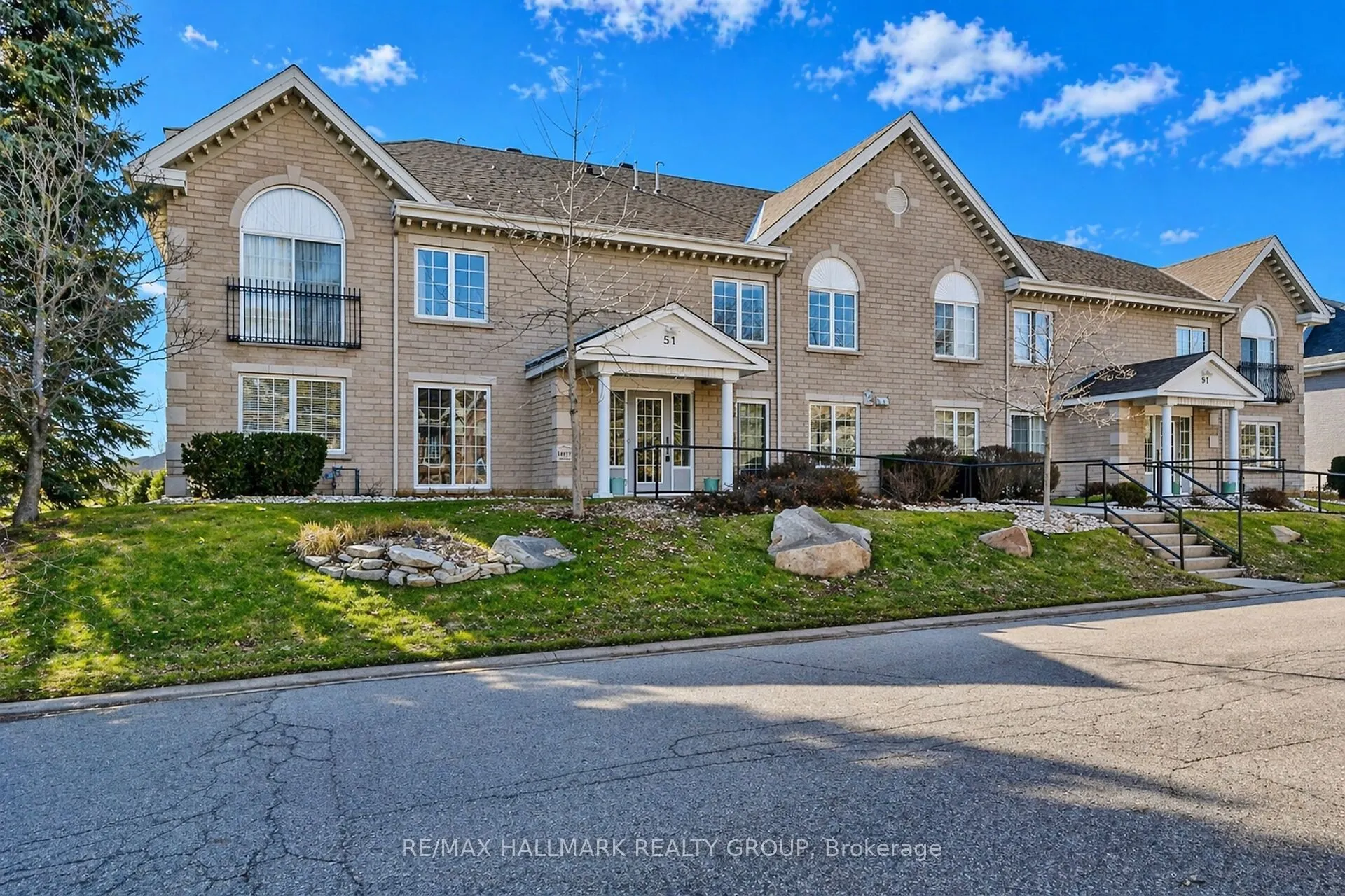 51 Robson Court #2B