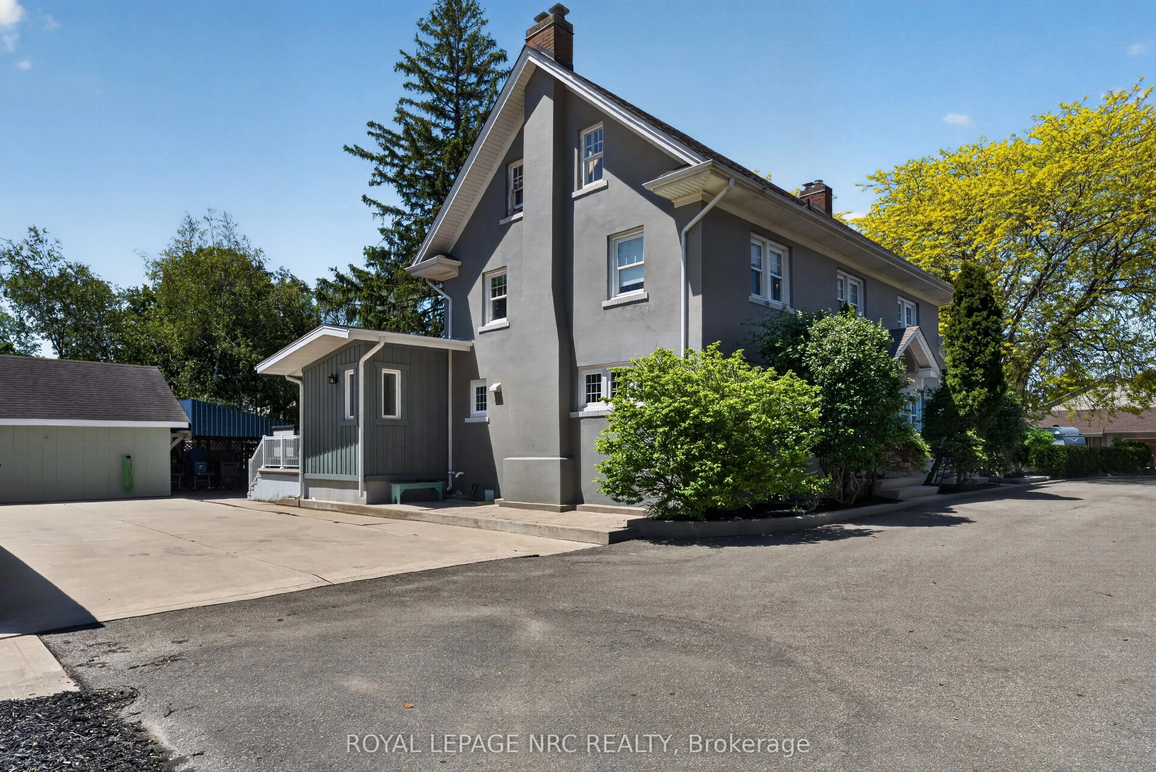 260 Main Street E