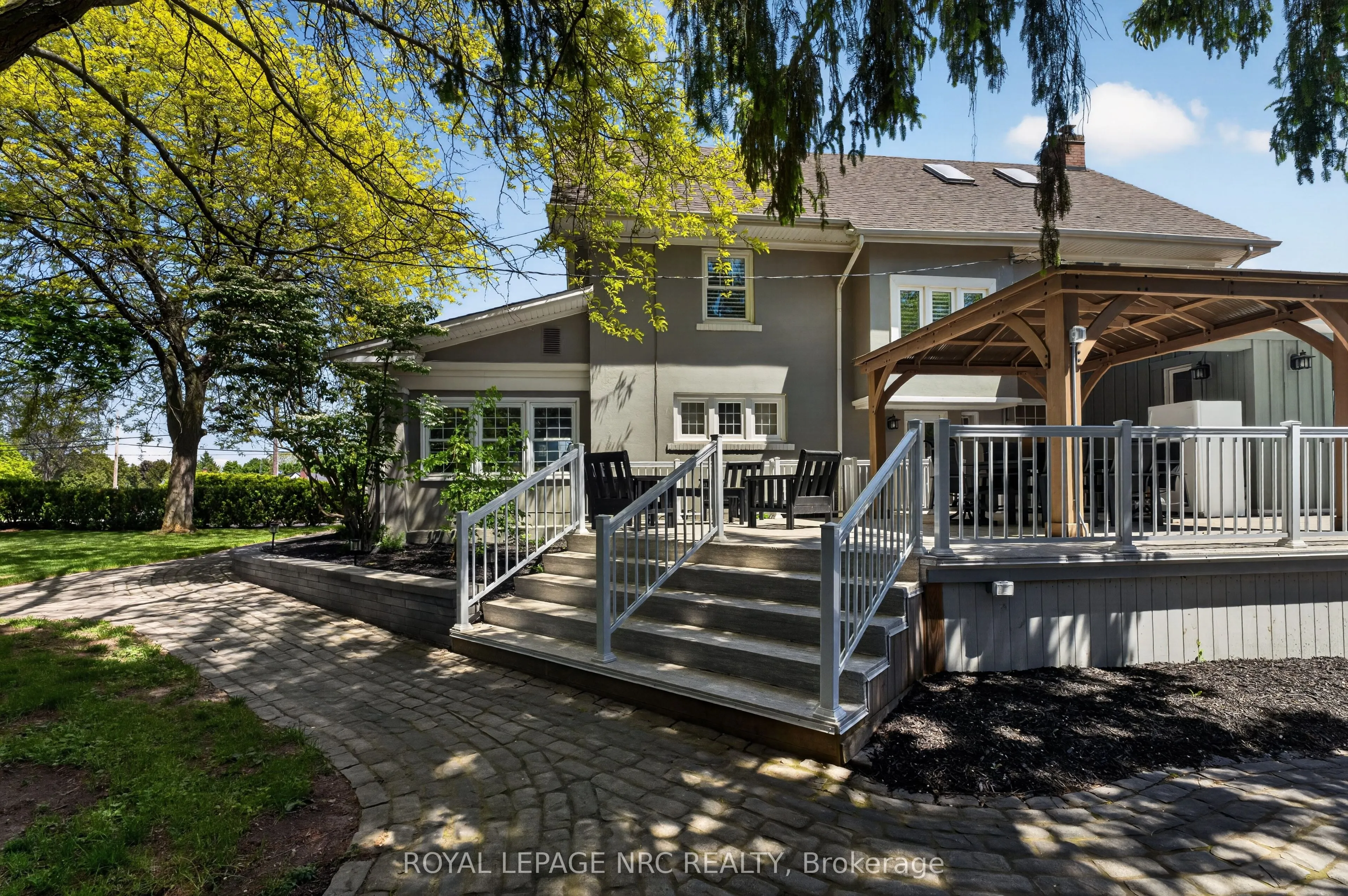 260 Main Street E