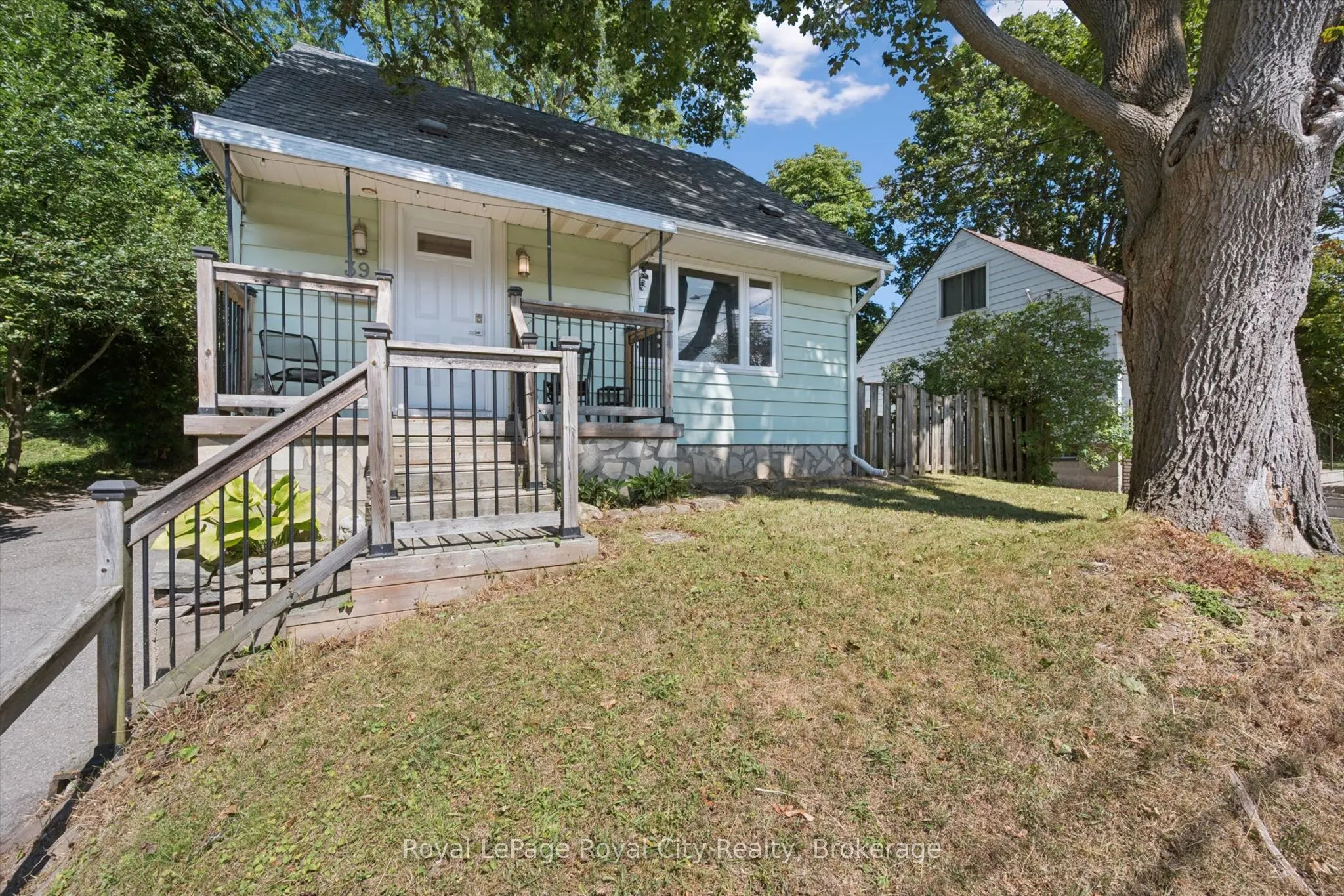 39 Ridgewood Avenue