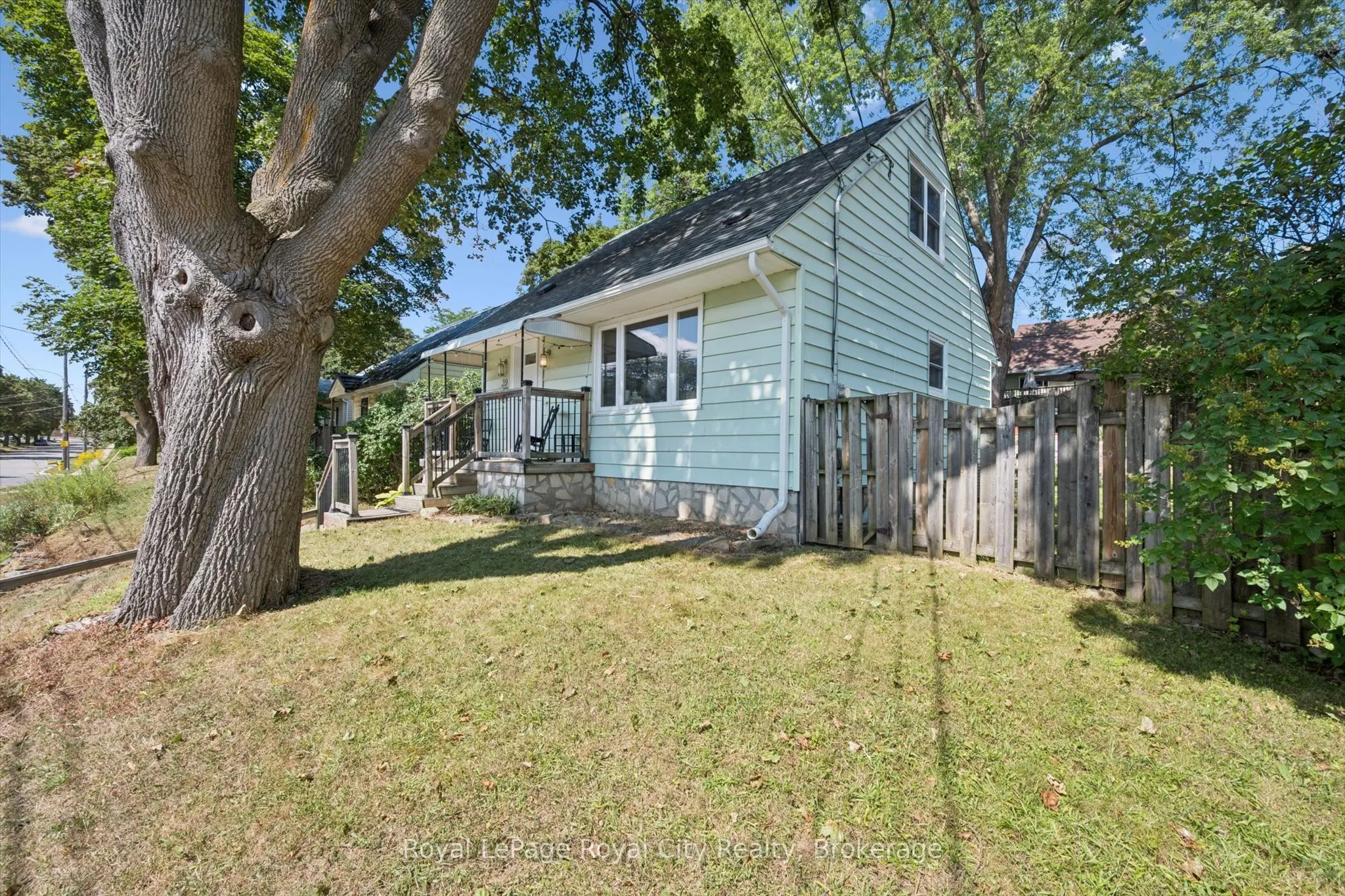 39 Ridgewood Avenue