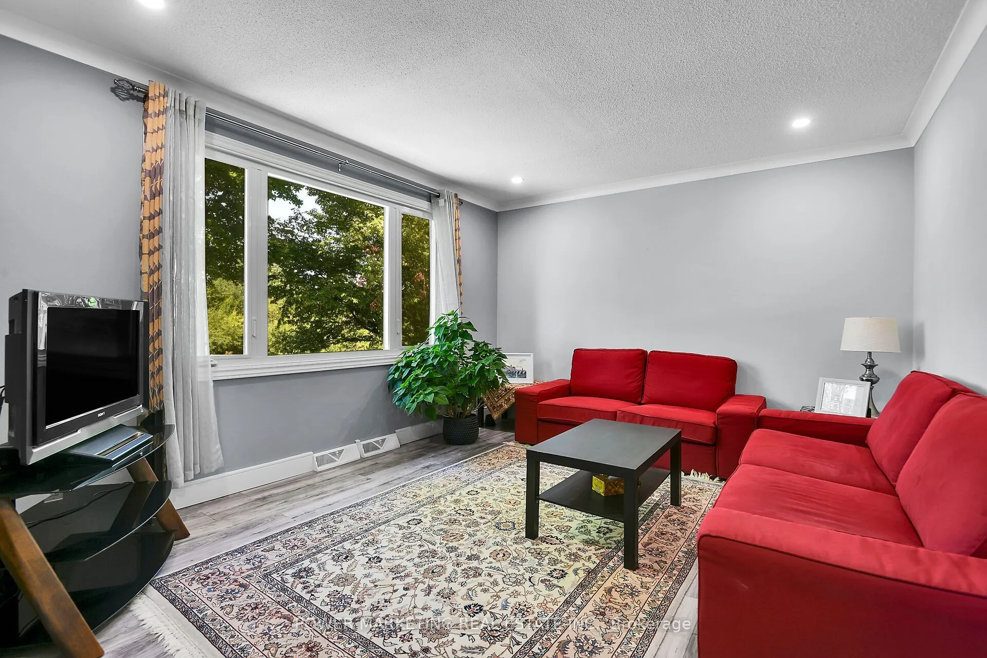 35 Tauvette Street