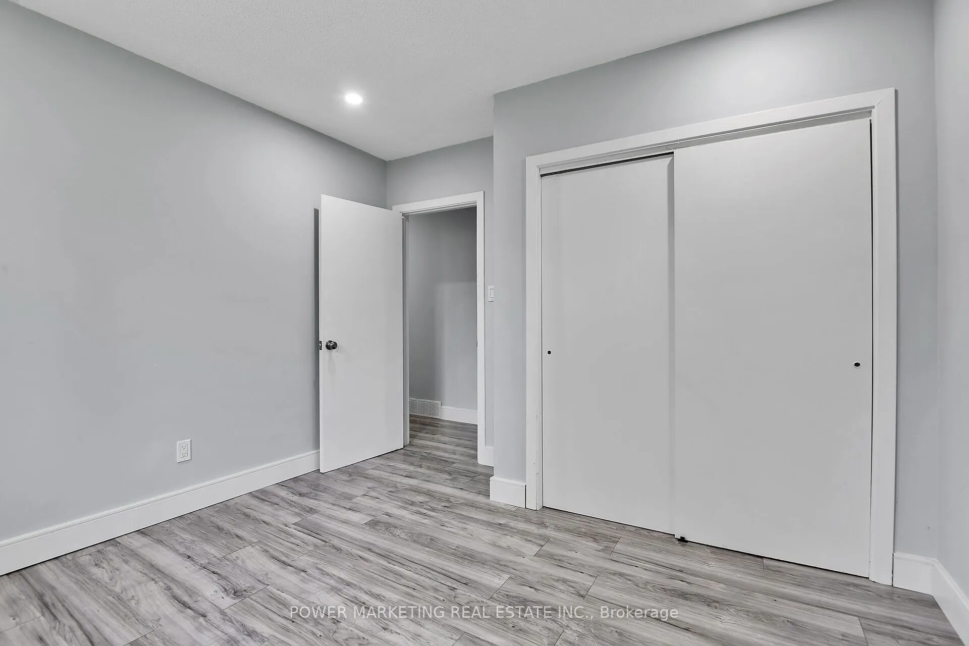 35 Tauvette Street