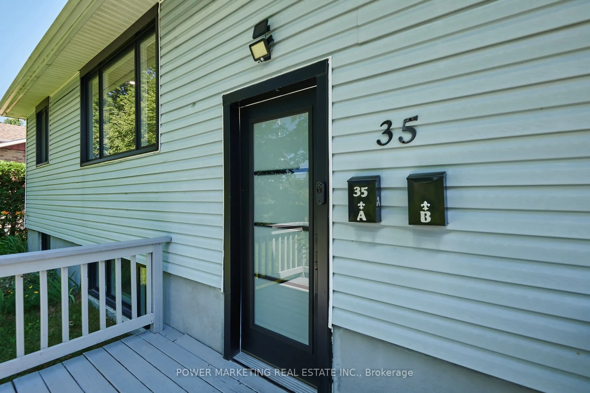 35 Tauvette Street