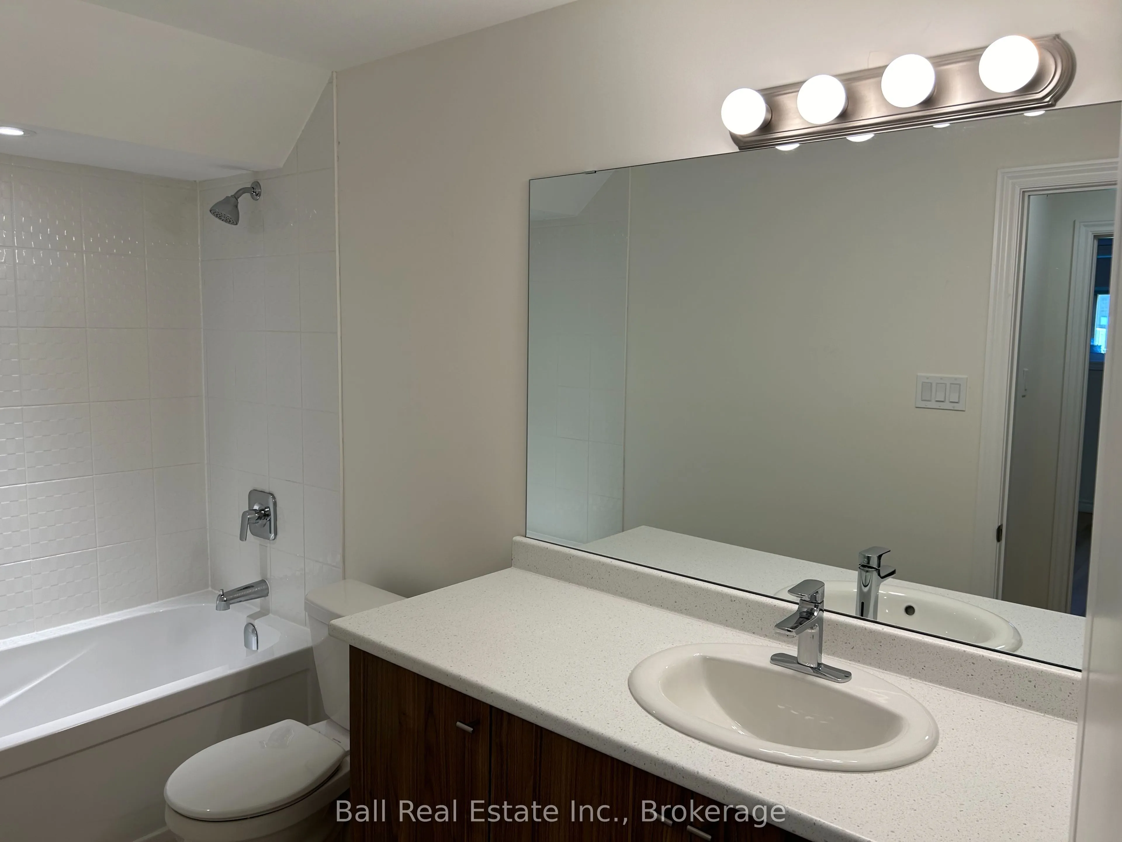 17 Lakewood Crescent #26