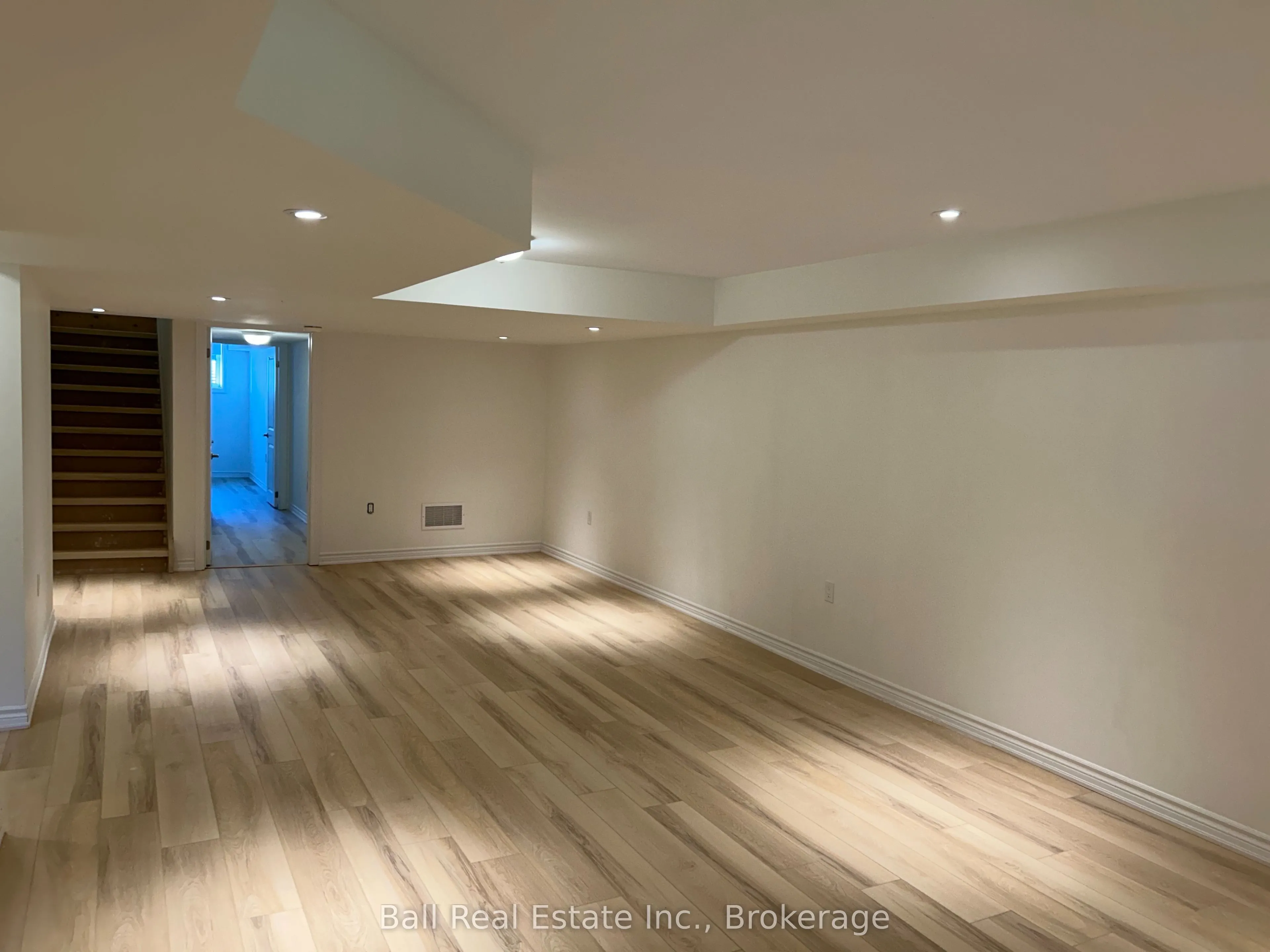 17 Lakewood Crescent #26