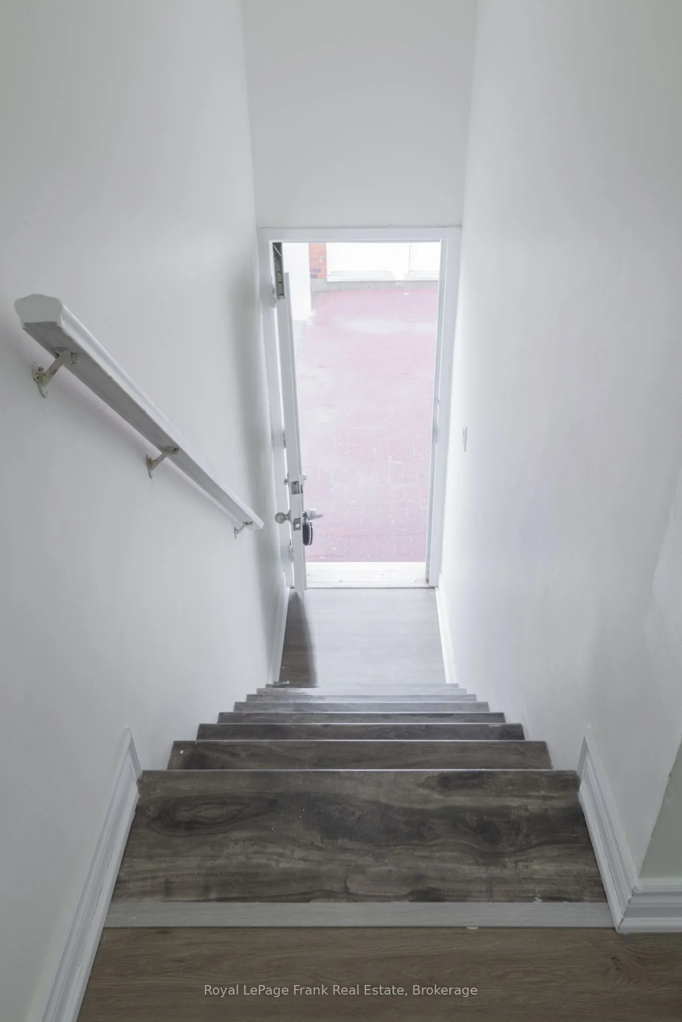 84 Mary Street W #3