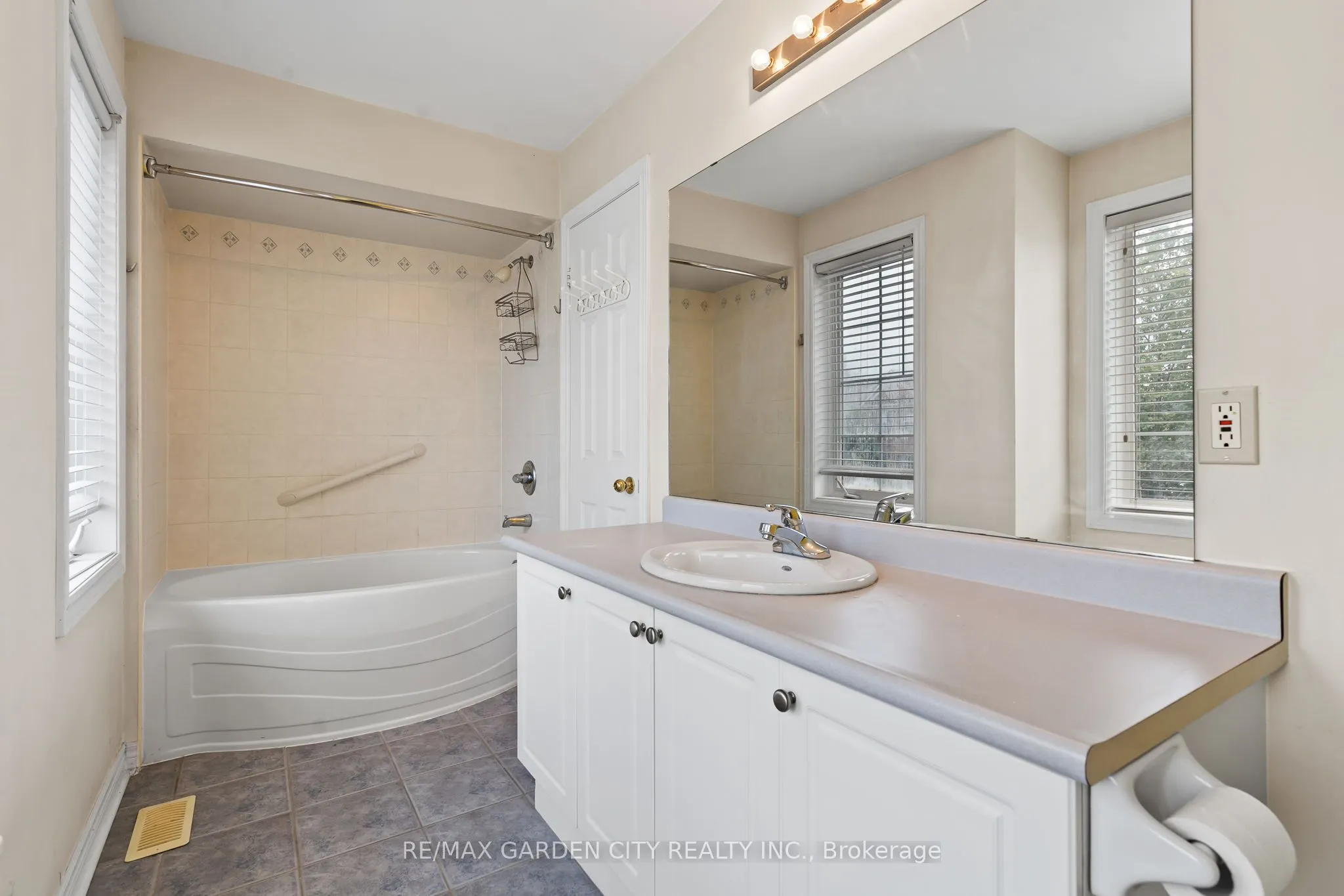 401 Wright Crescent