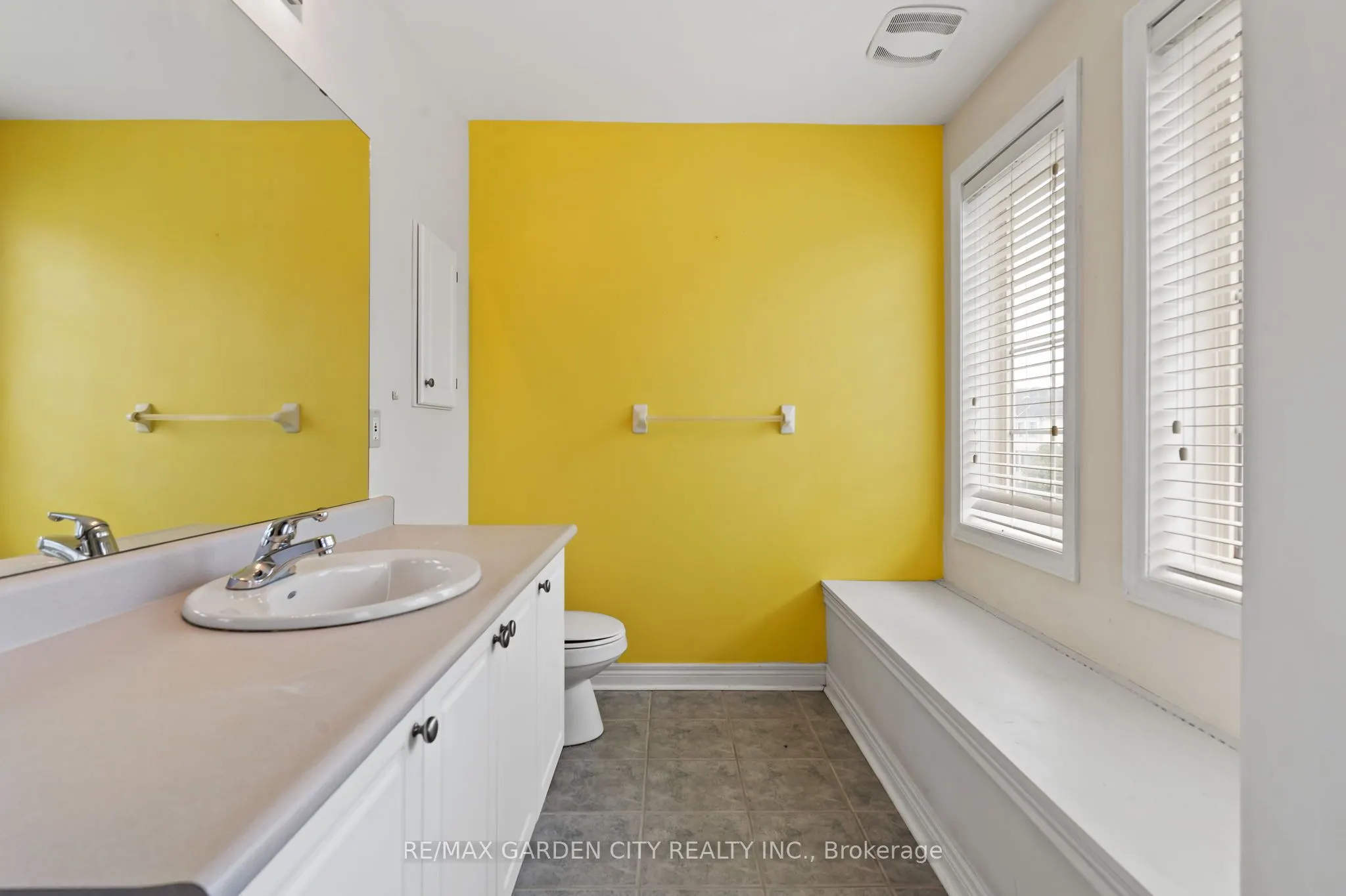 401 Wright Crescent