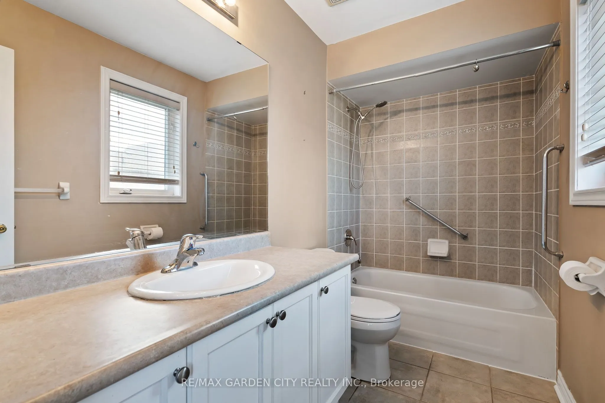 401 Wright Crescent