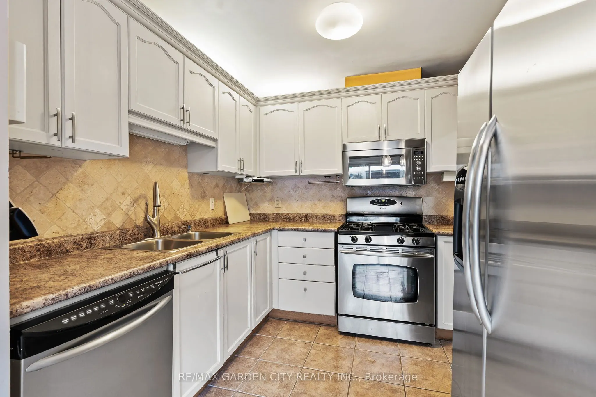 401 Wright Crescent
