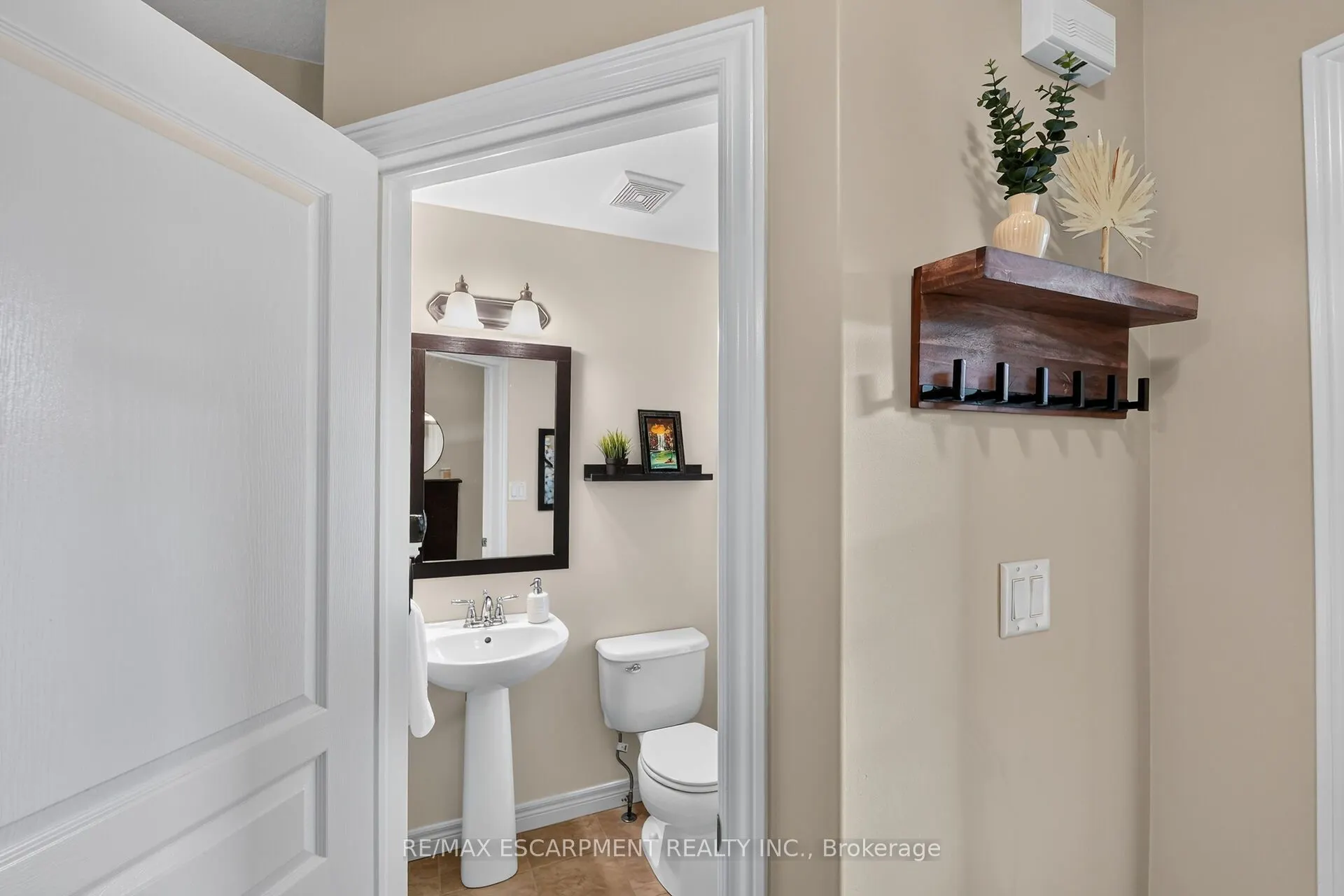 4838 Adam Court