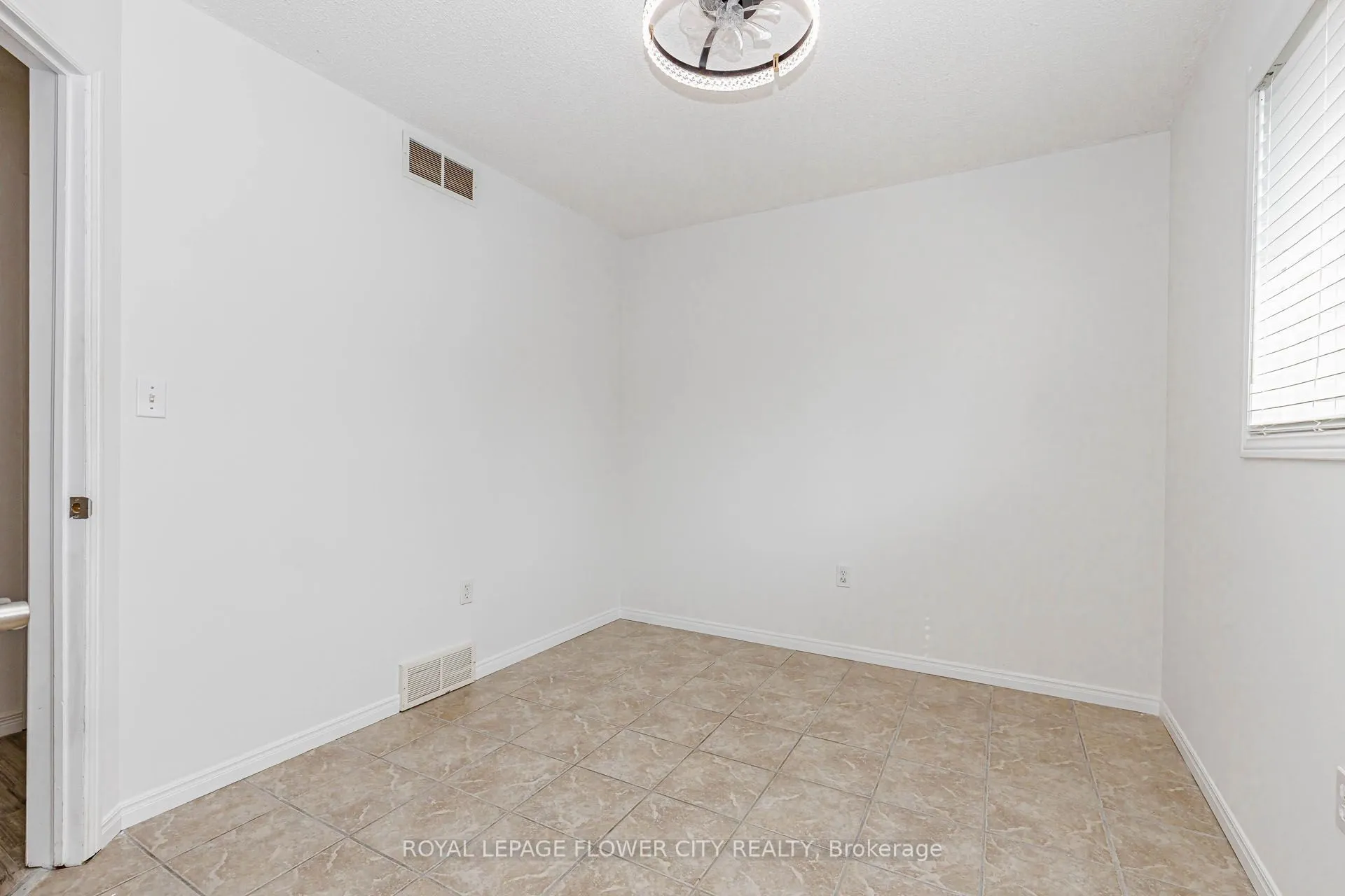 47 Queensway Drive