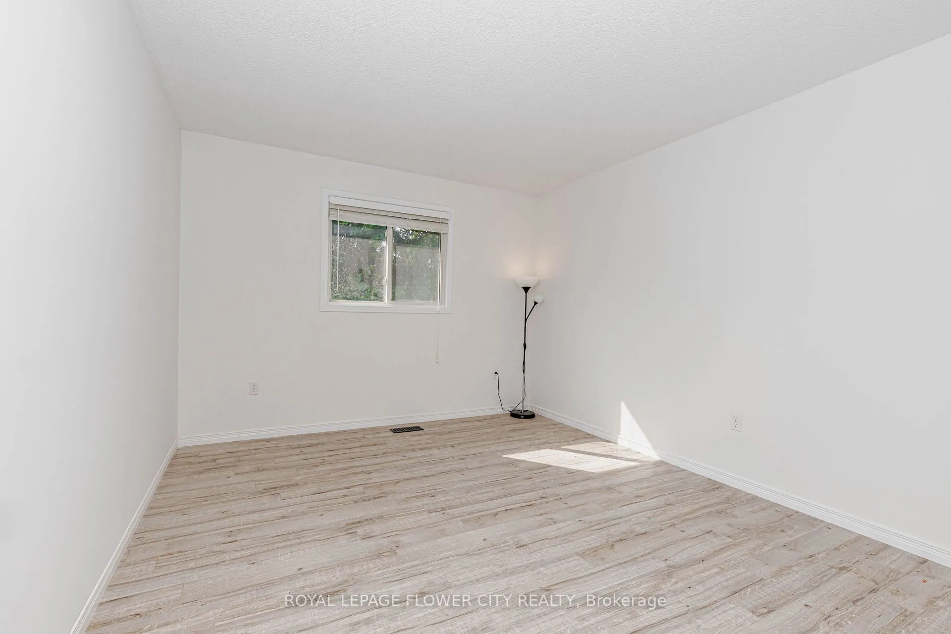 47 Queensway Drive