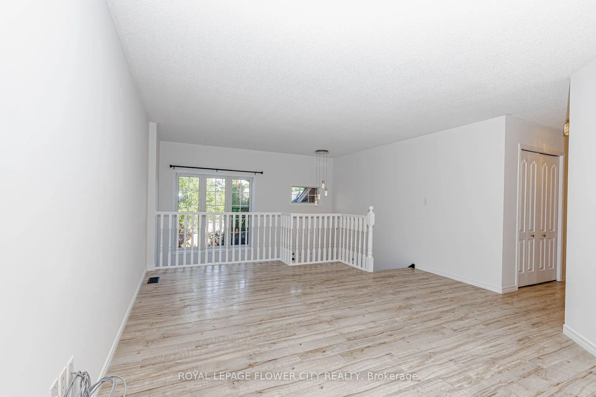 47 Queensway Drive