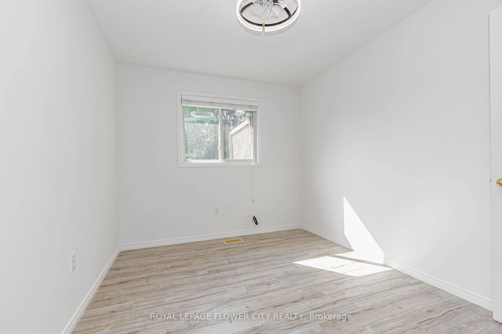 47 Queensway Drive