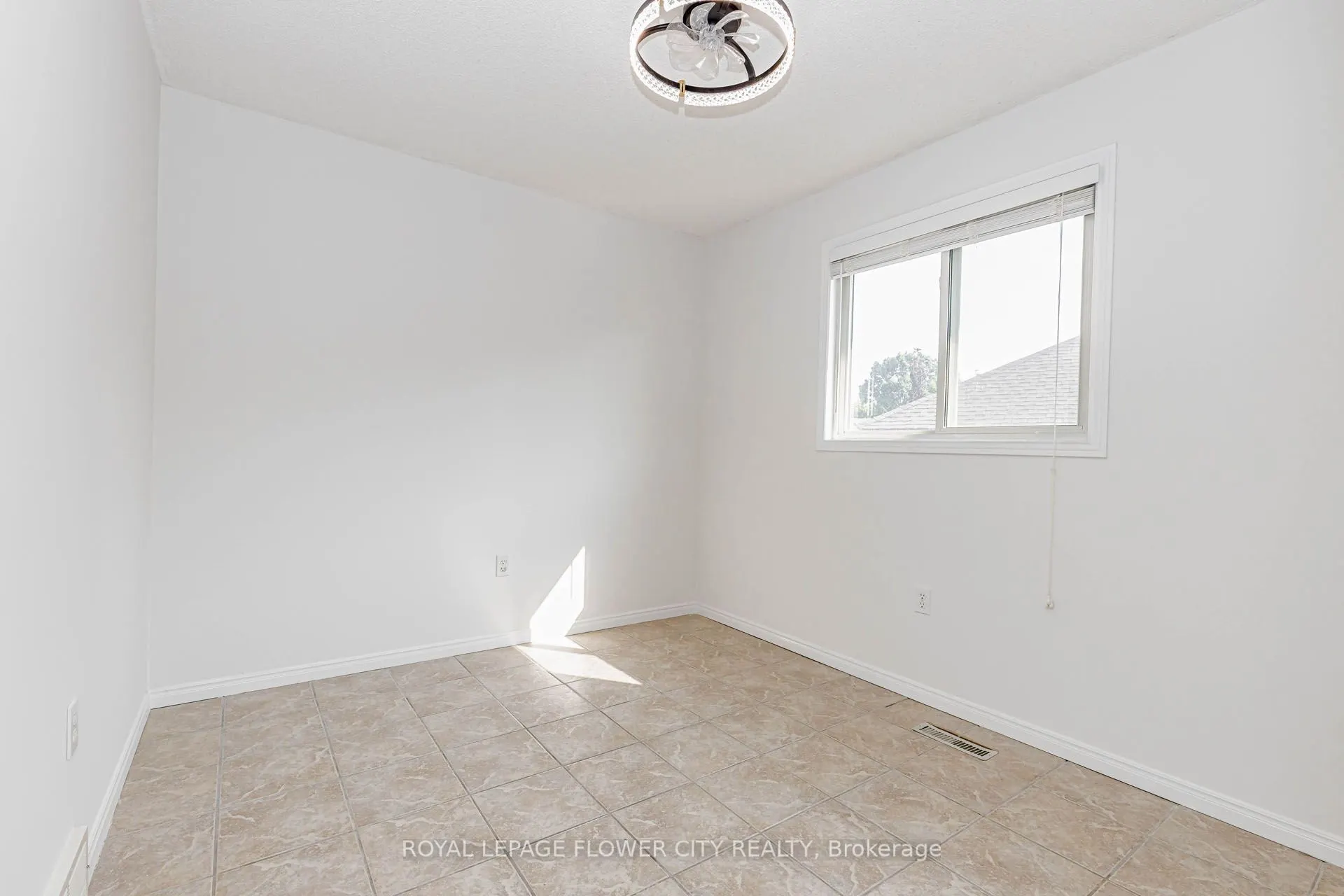 47 Queensway Drive