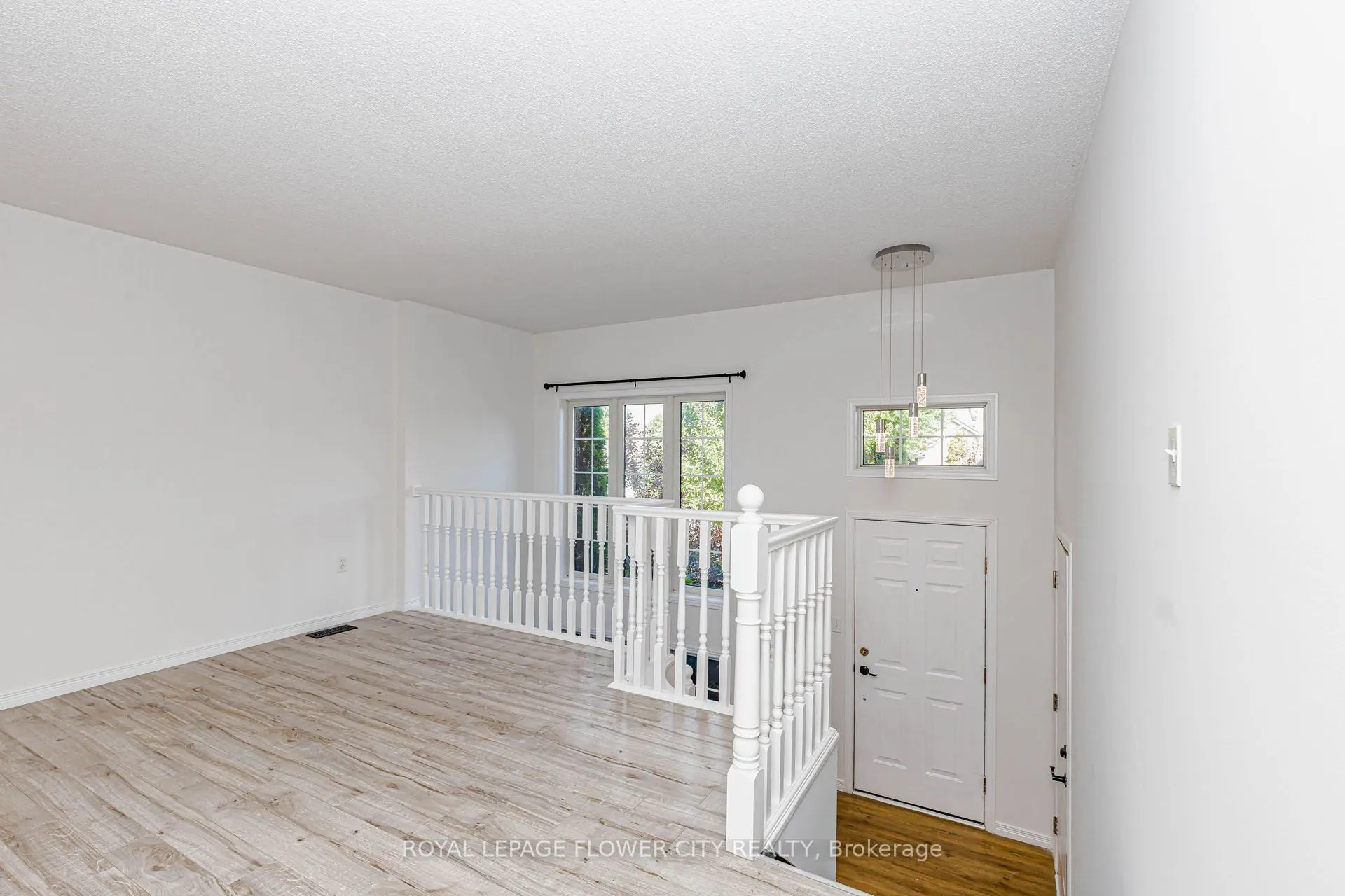 47 Queensway Drive