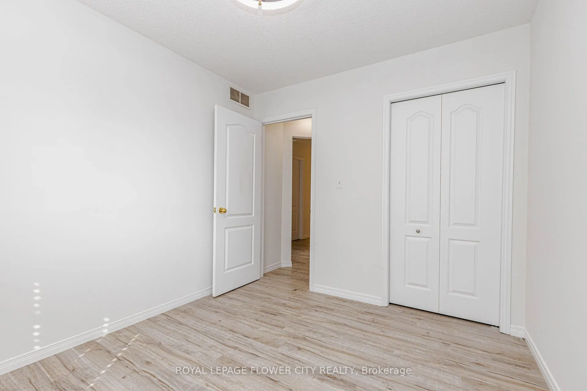 47 Queensway Drive