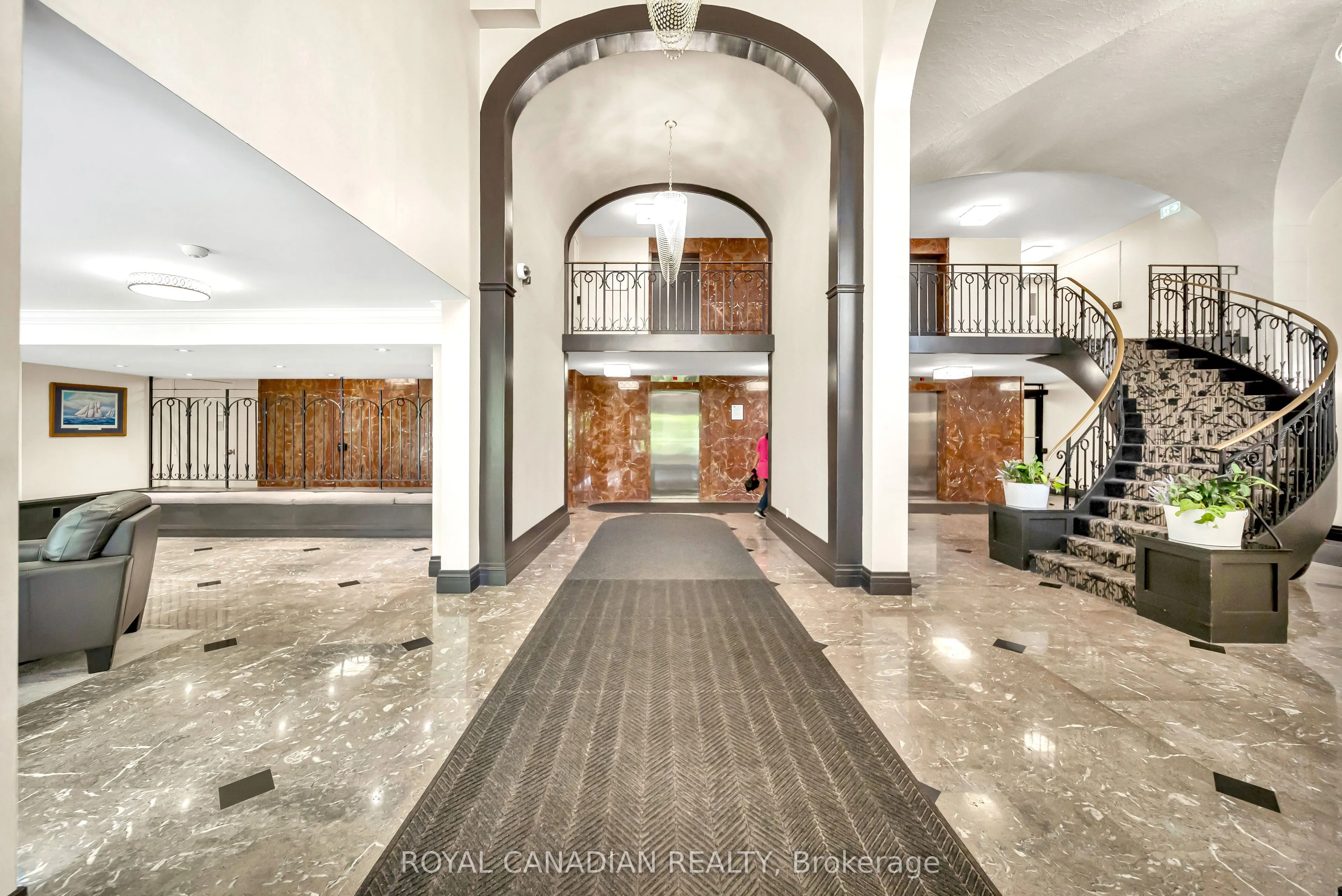 500 GREEN Road #701