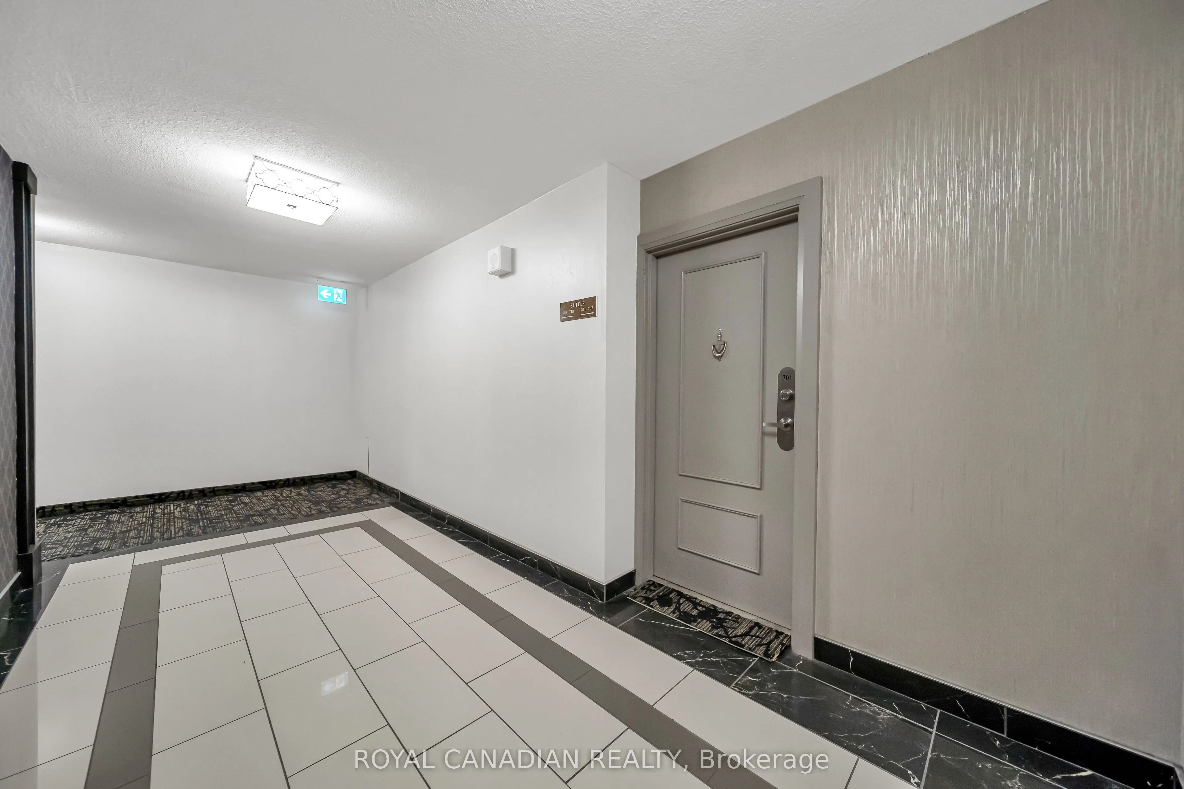 500 GREEN Road #701
