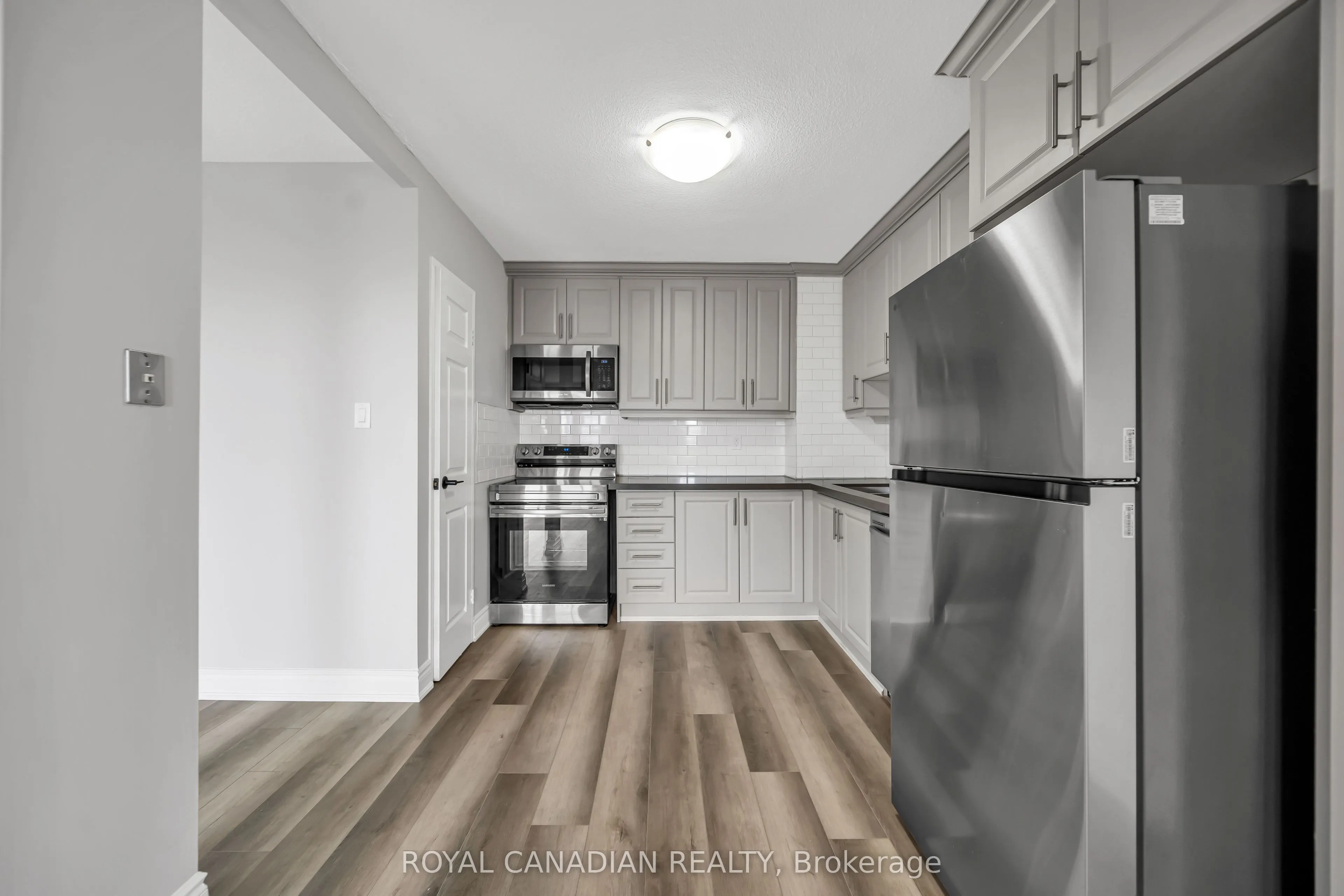 500 GREEN Road #701