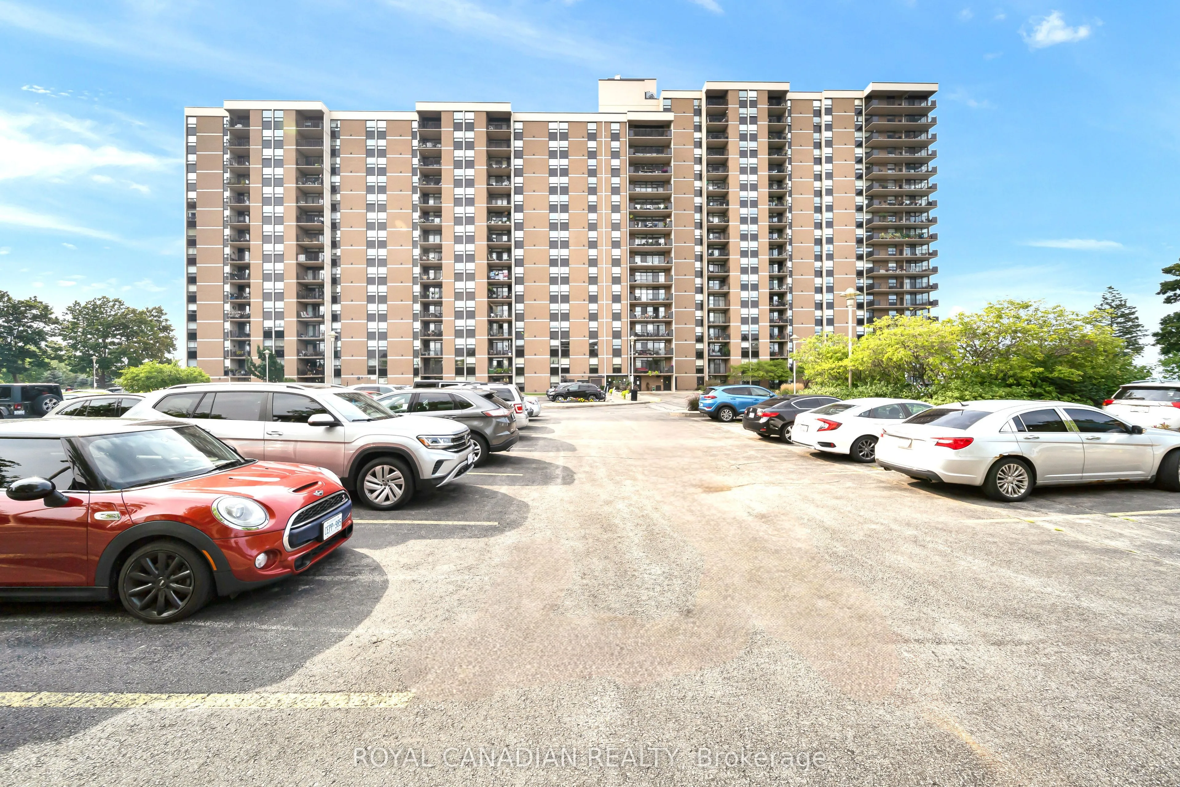 500 GREEN Road #701