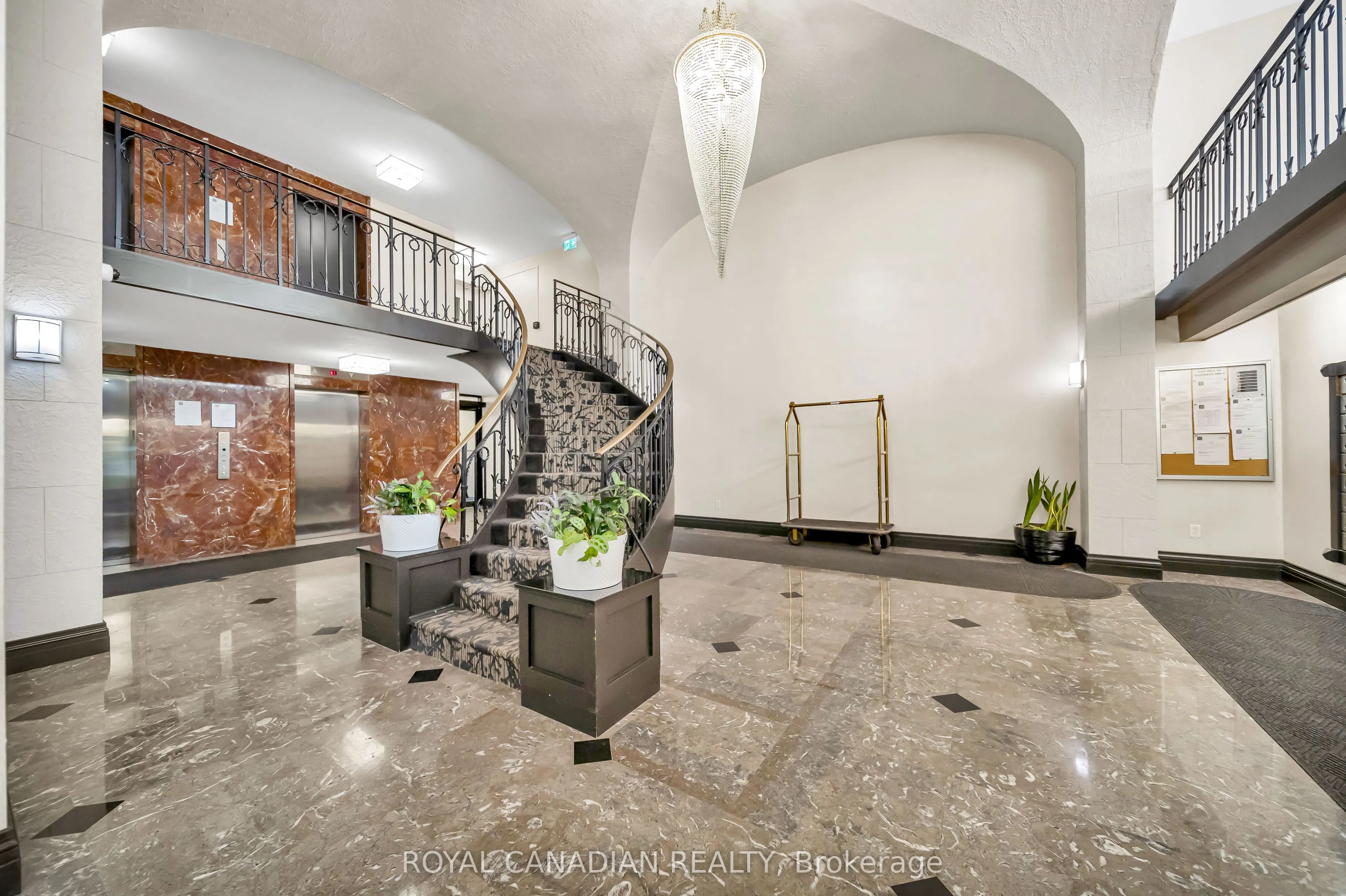 500 GREEN Road #701