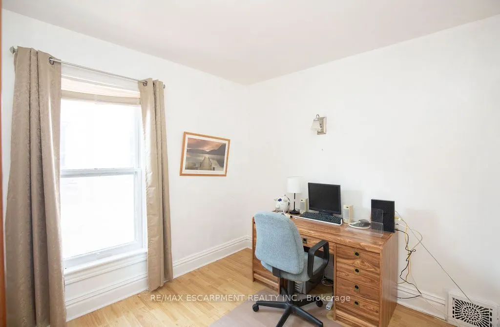 66 Sherman Avenue N