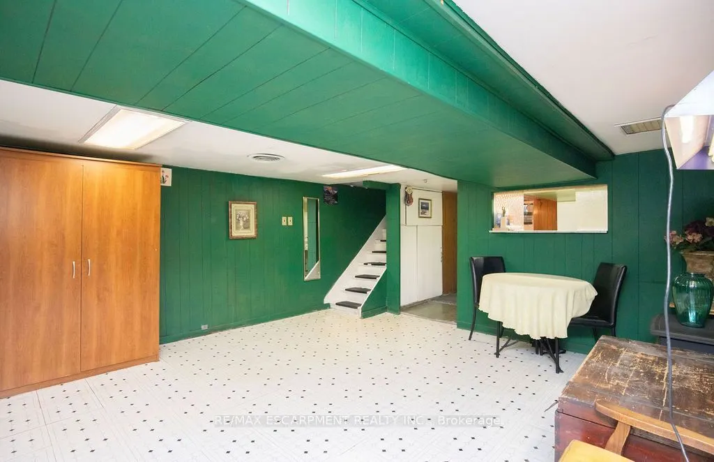 66 Sherman Avenue N